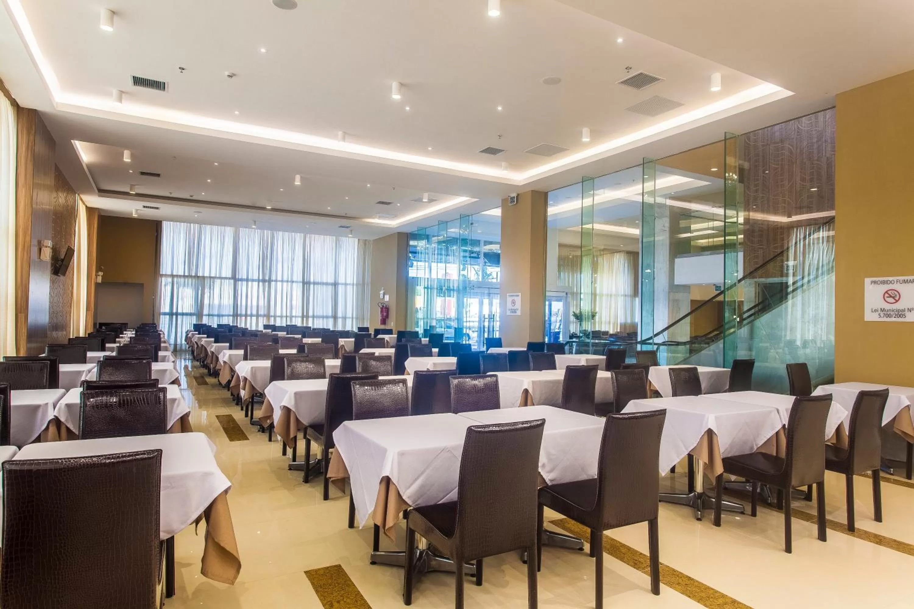 Restaurant/places to eat in Praiamar Arena