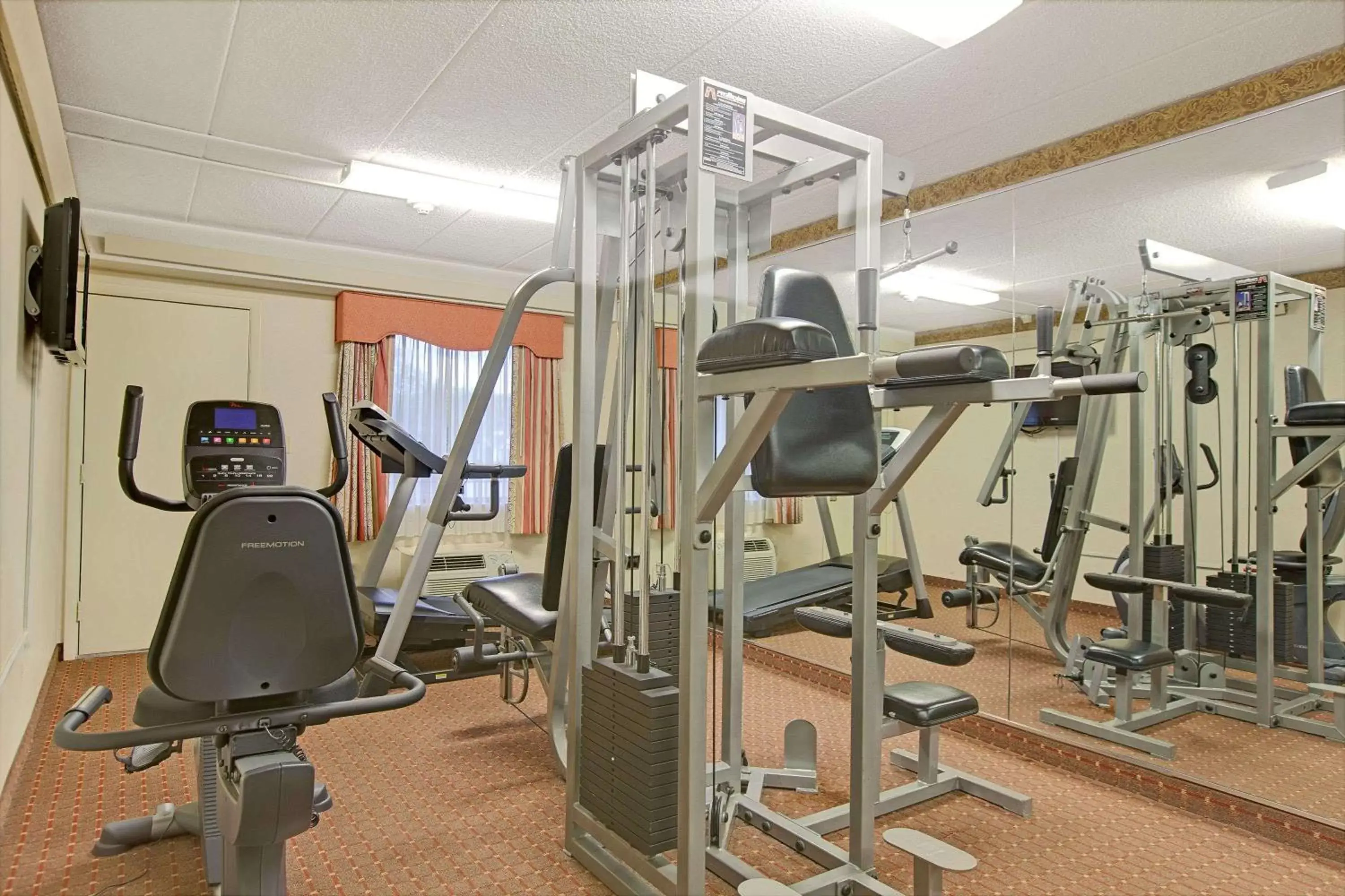 Fitness centre/facilities, Fitness Center/Facilities in Travelodge by Wyndham Parsippany