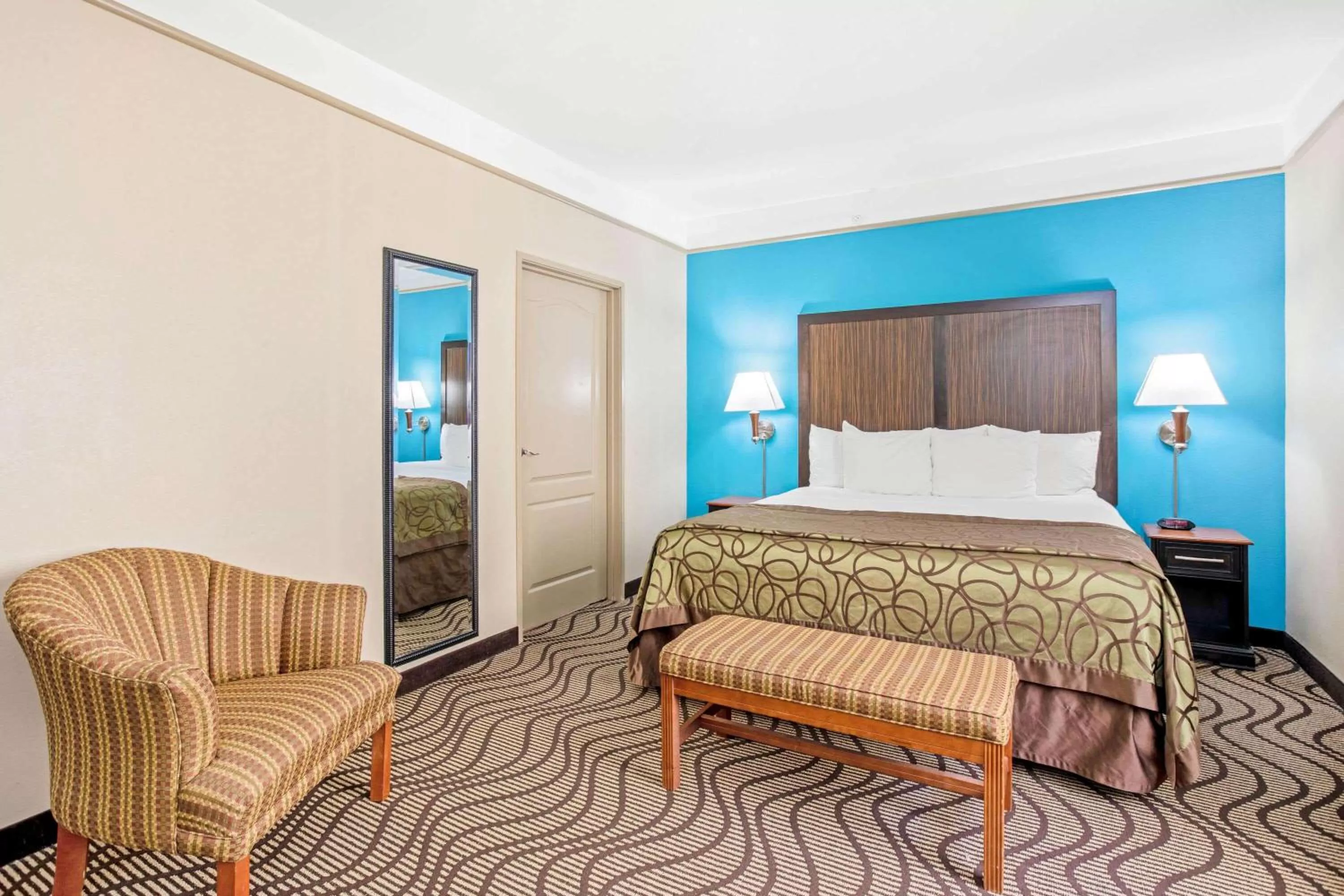 Photo of the whole room, Bed in La Quinta by Wyndham Corpus Christi Airport