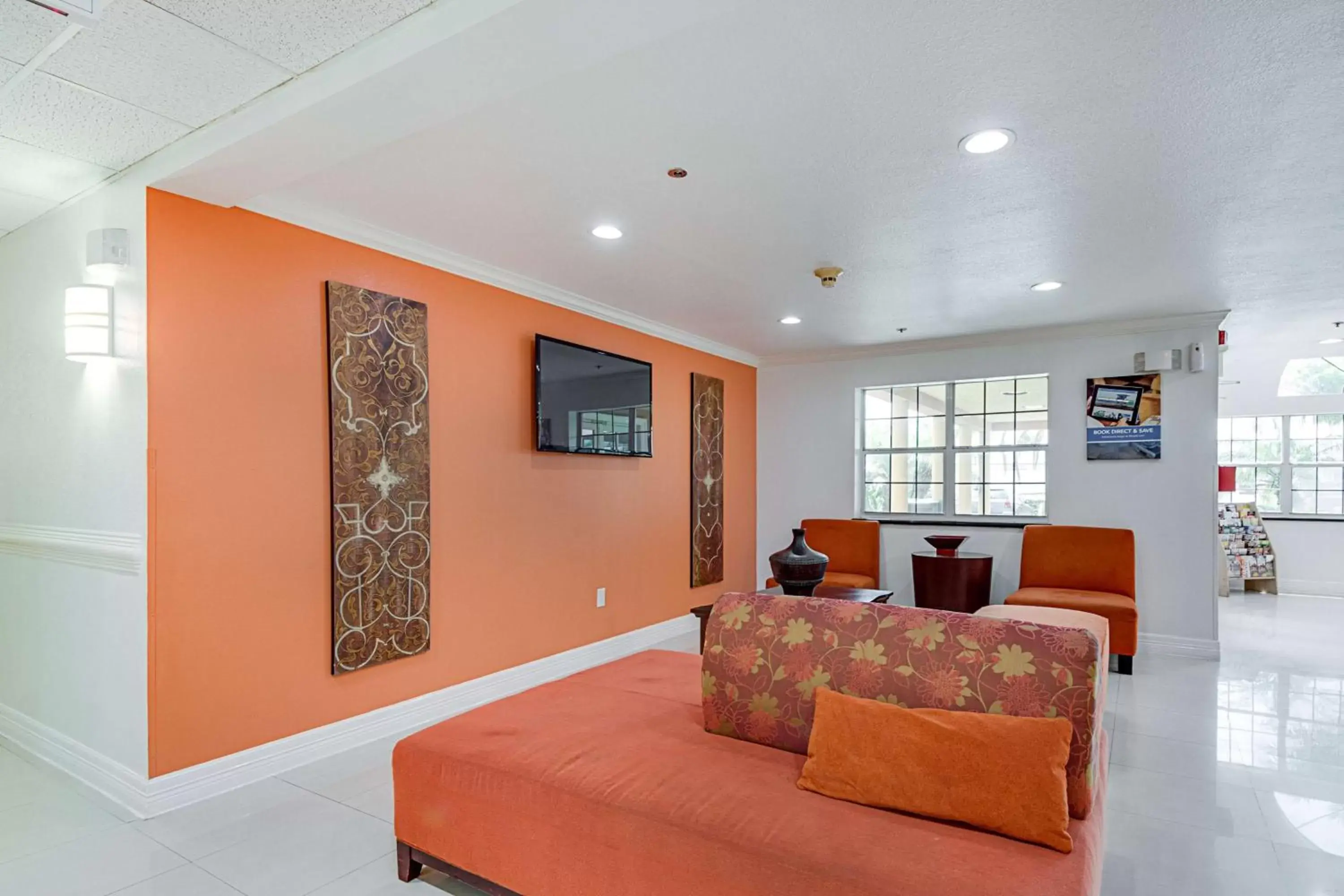 Communal lounge/ TV room, Seating Area in Motel 6-McAllen, TX - East