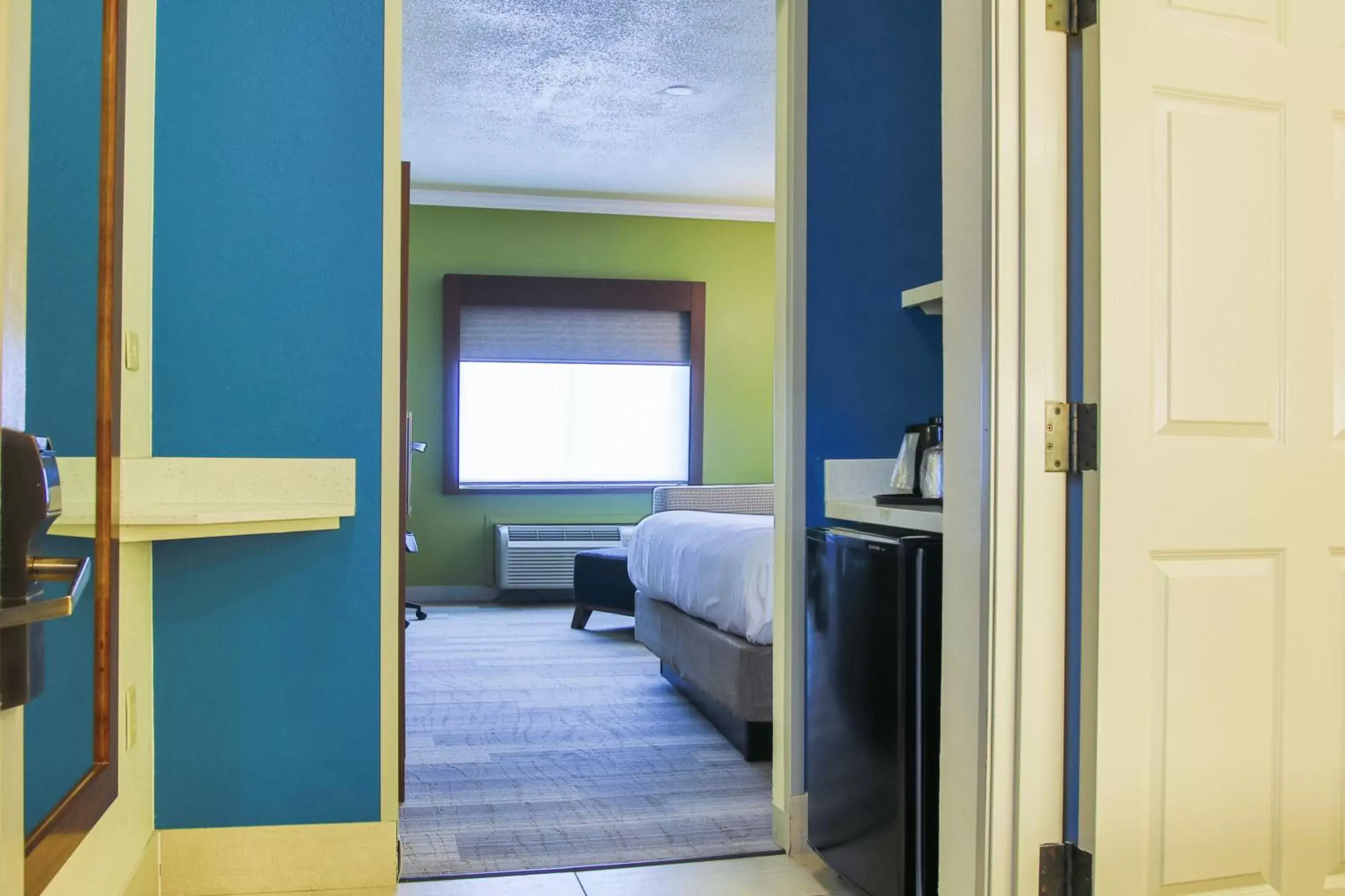 Guests, Bed in Holiday Inn Express Hotel & Suites Mount Pleasant, an IHG Hotel