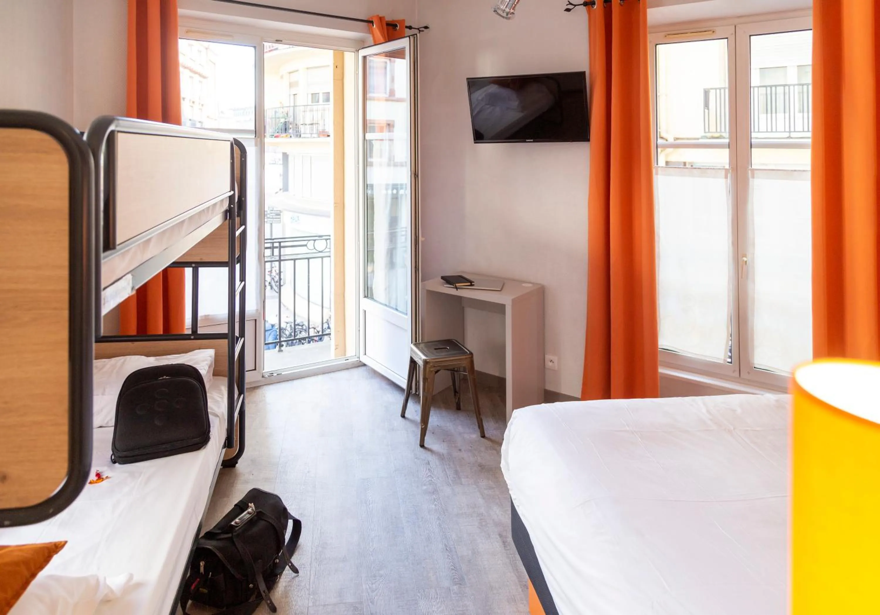 TV and multimedia, Bed in Hotel Victoria