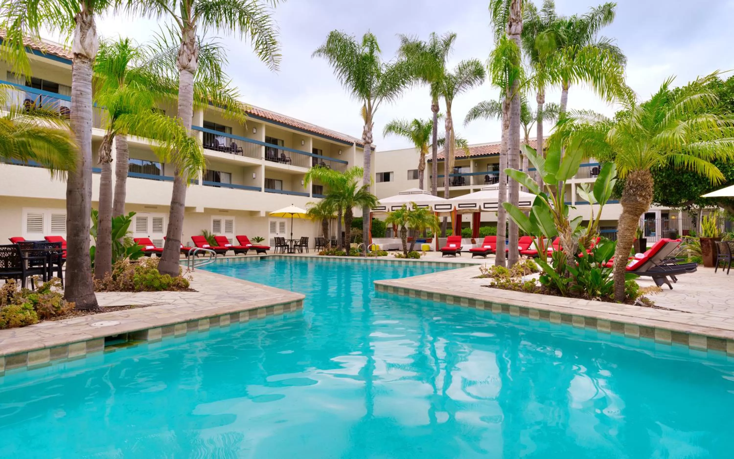 Swimming pool in Atrium Hotel Orange County