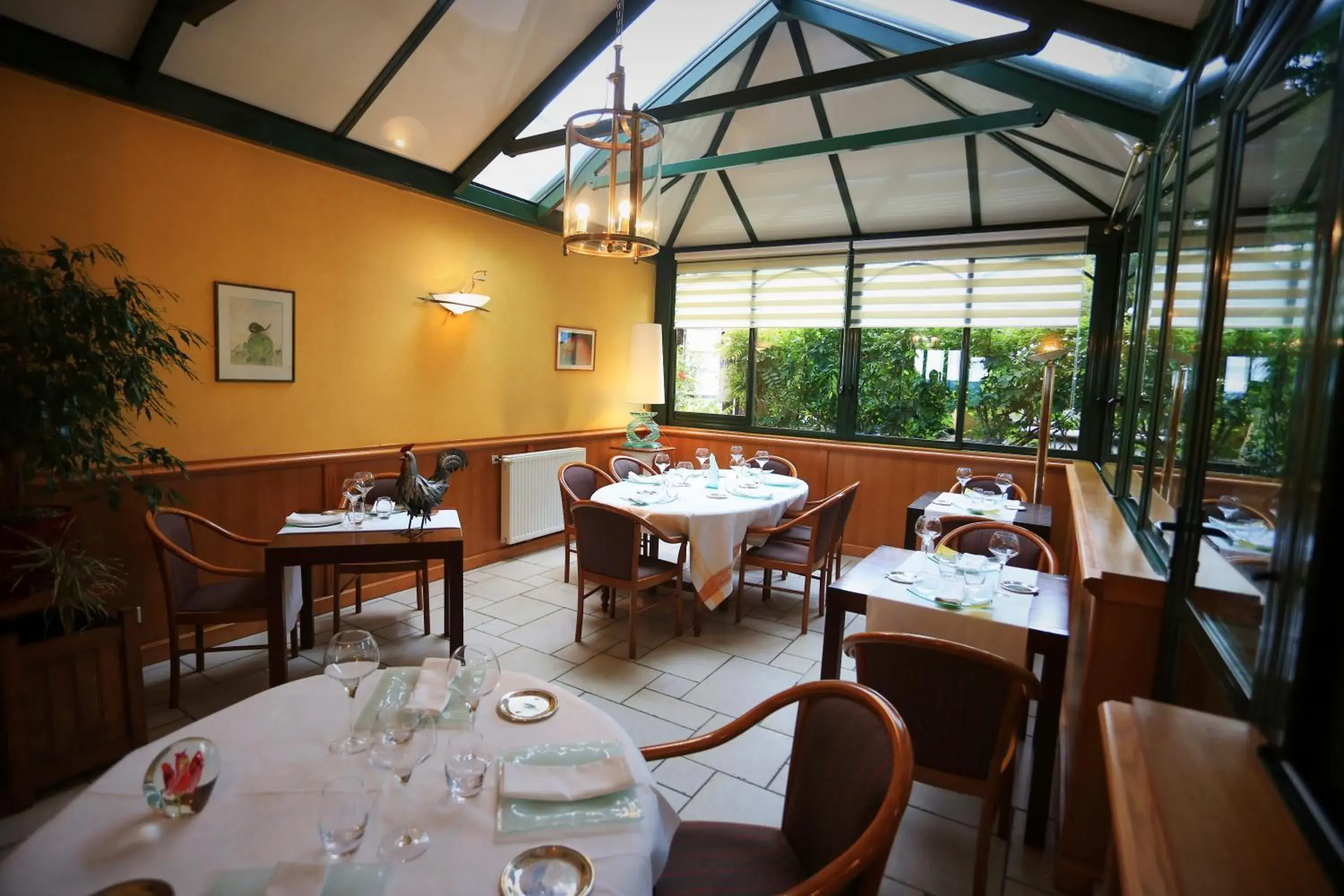 Restaurant/Places to Eat in Citotel Le Clos Champel