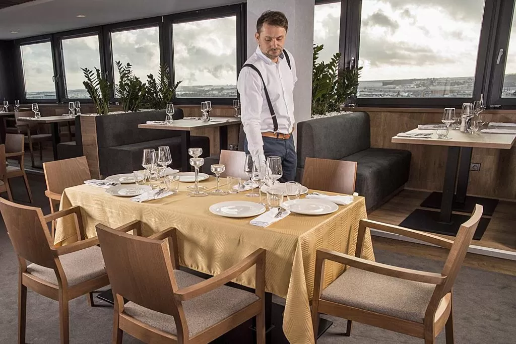 Banquet/Function facilities in Hotel reSTART Superior