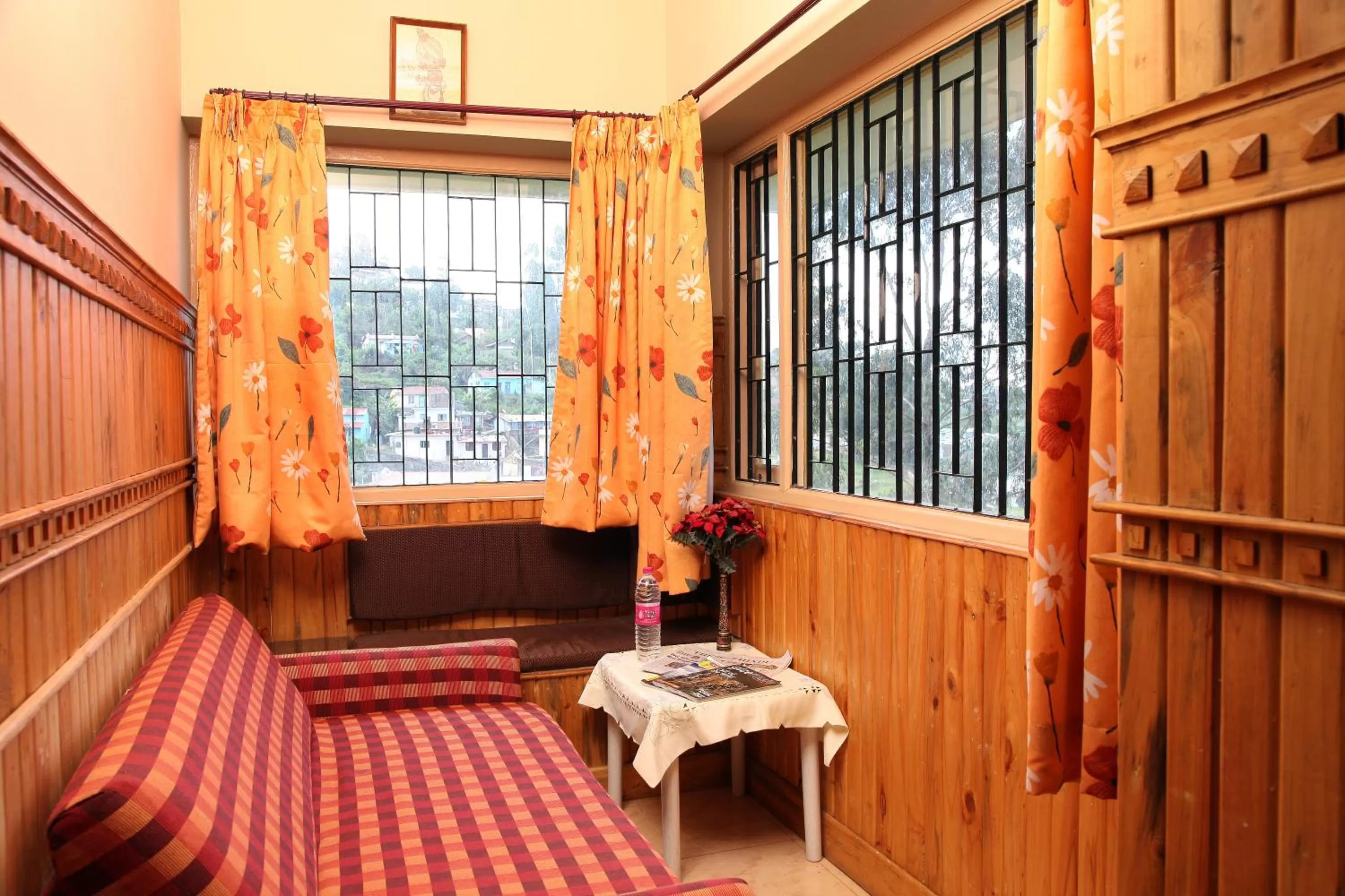 Seating area in Pine Borough Inn