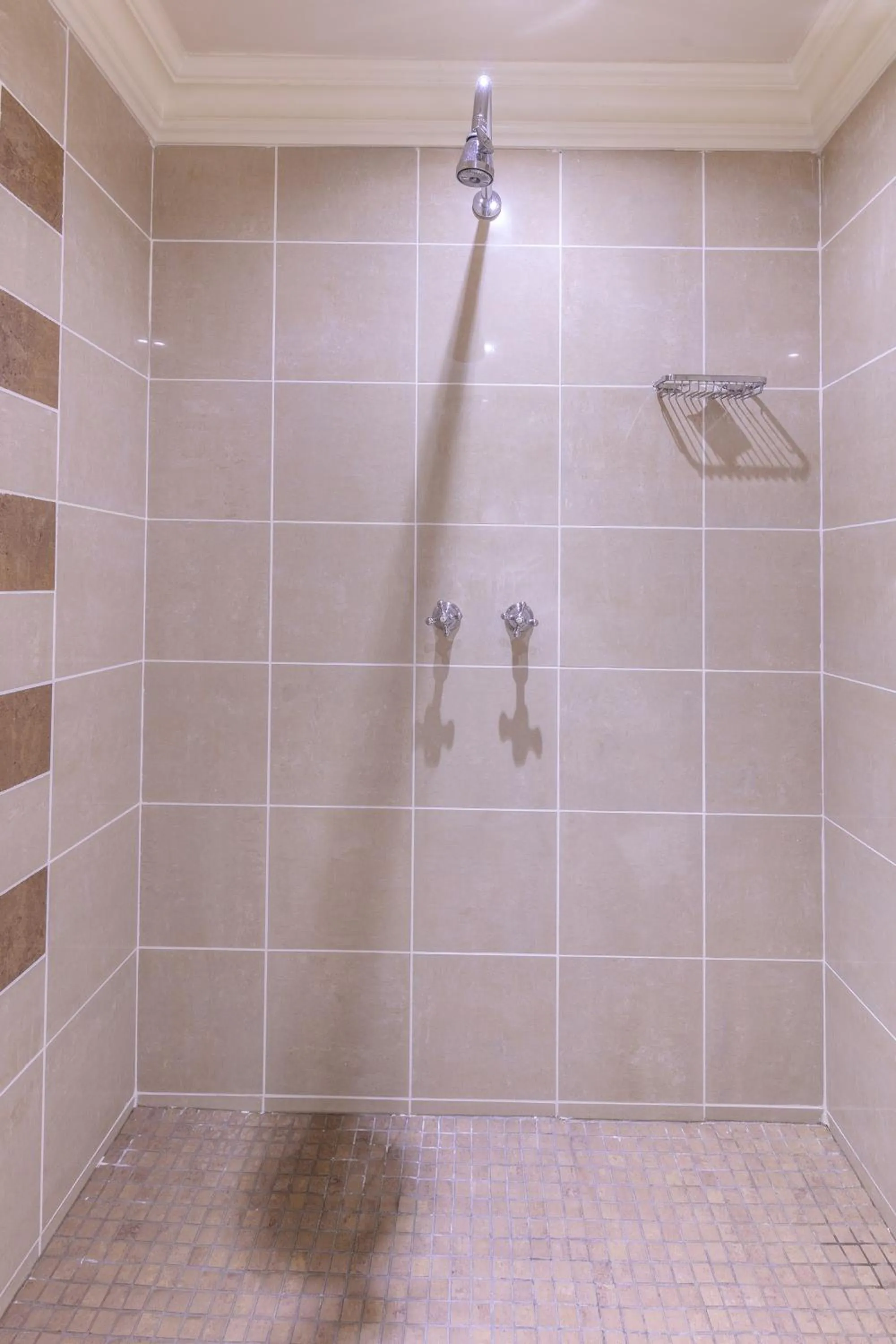 Shower in Cresta President Hotel