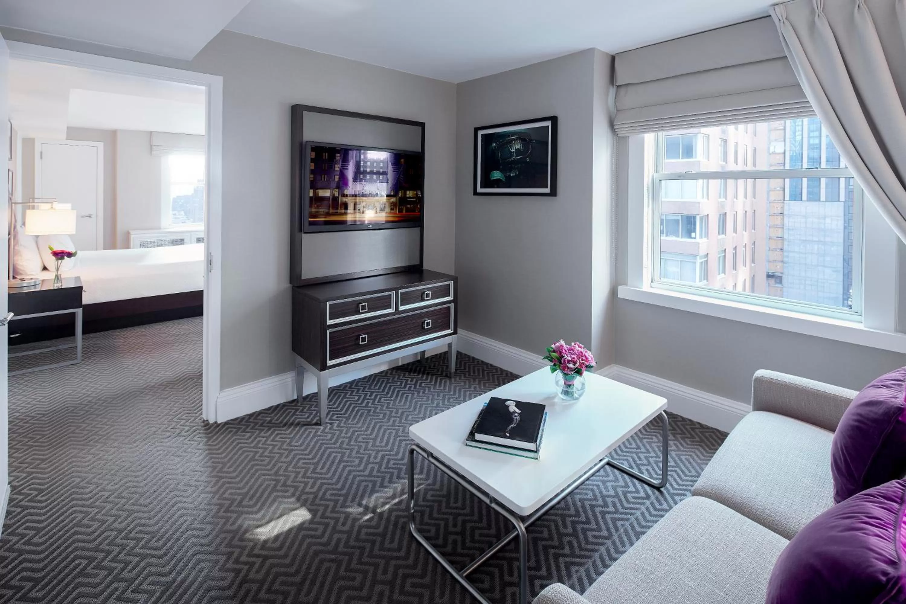 Photo of the whole room, Bed in The Lexington Hotel, Autograph Collection