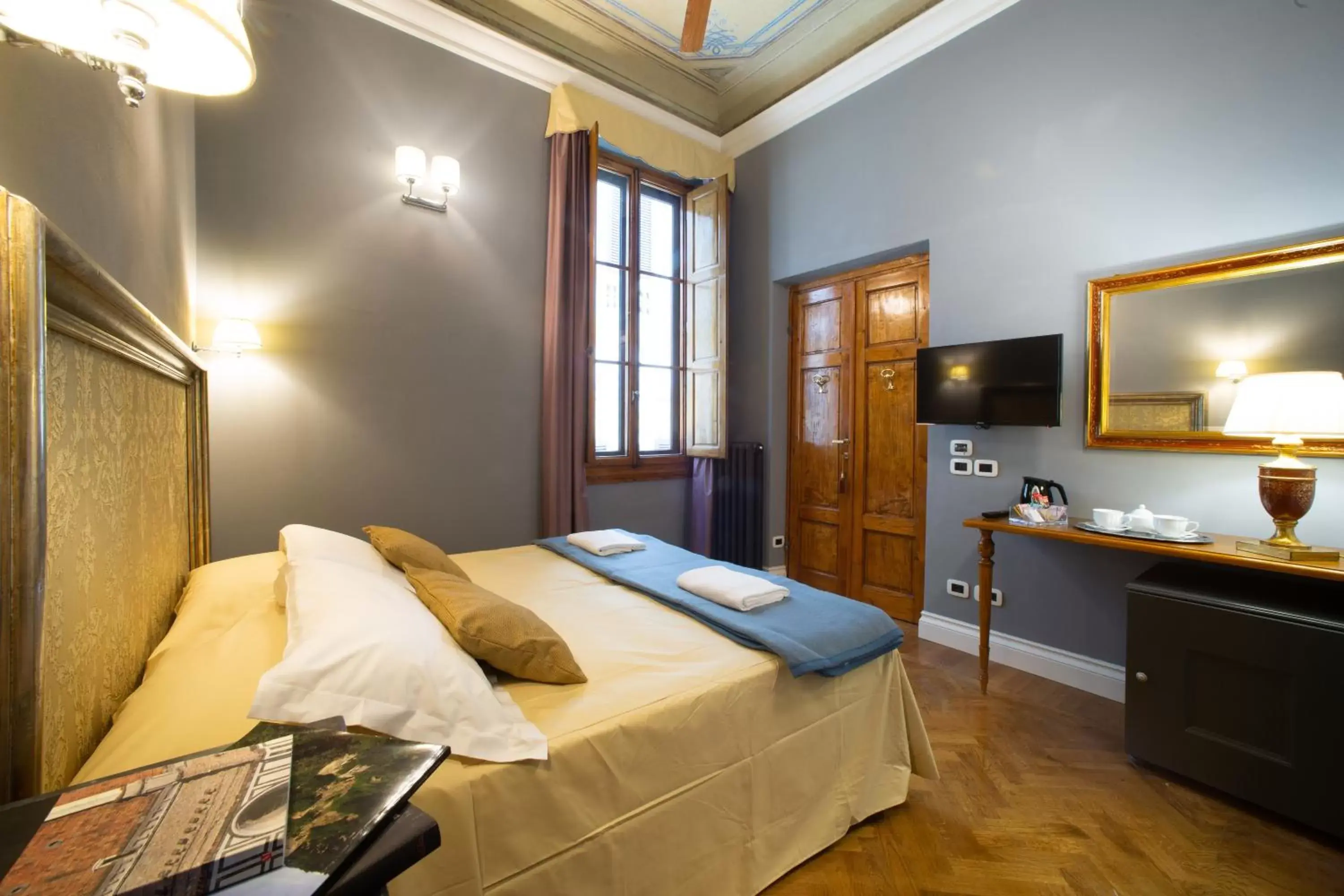 Standard Double or Twin Room in Boutique B&B Torre de' Conti Standard Double or Twin Room in Boutique B&B Torre de' Conti