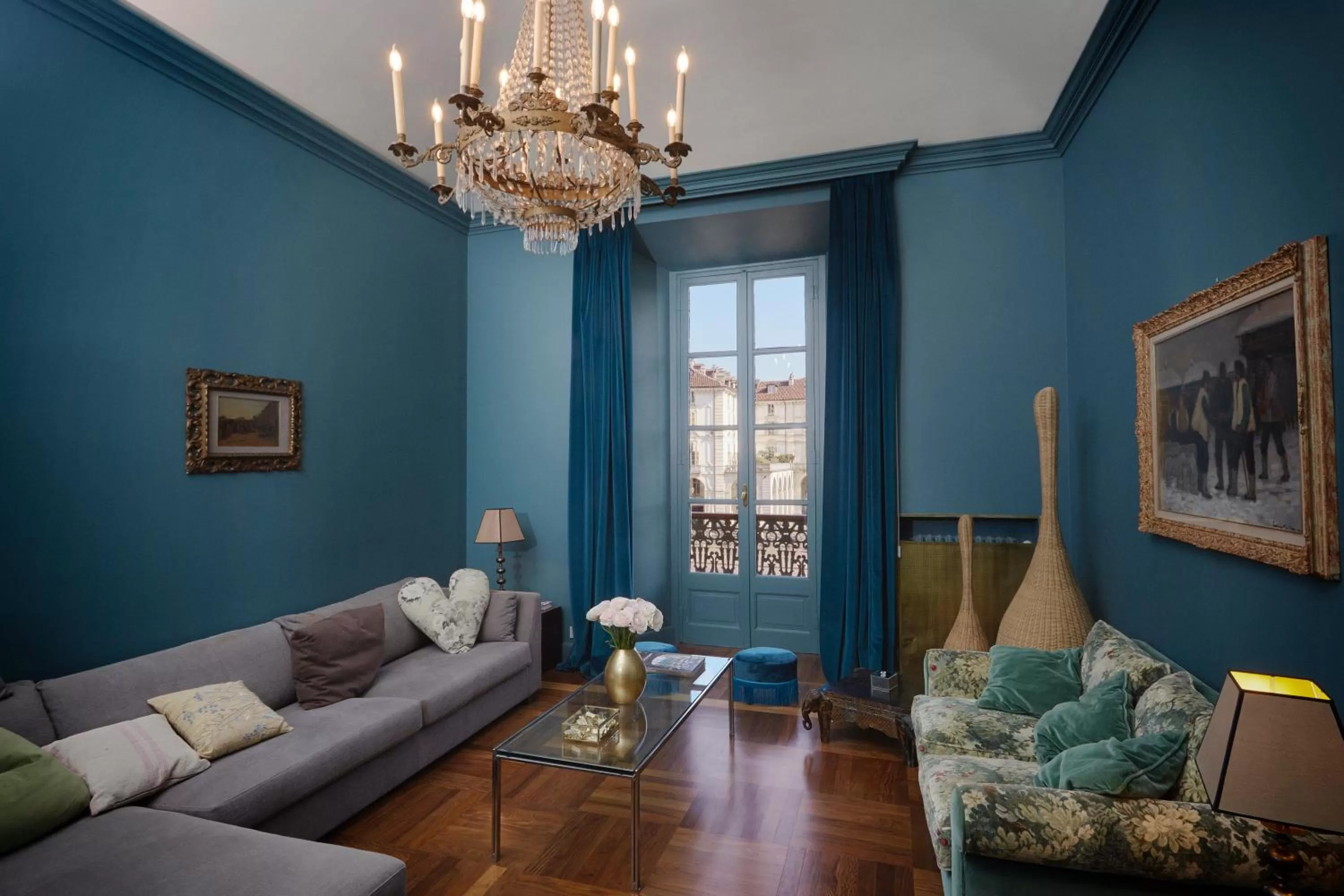 Seating Area in Look To