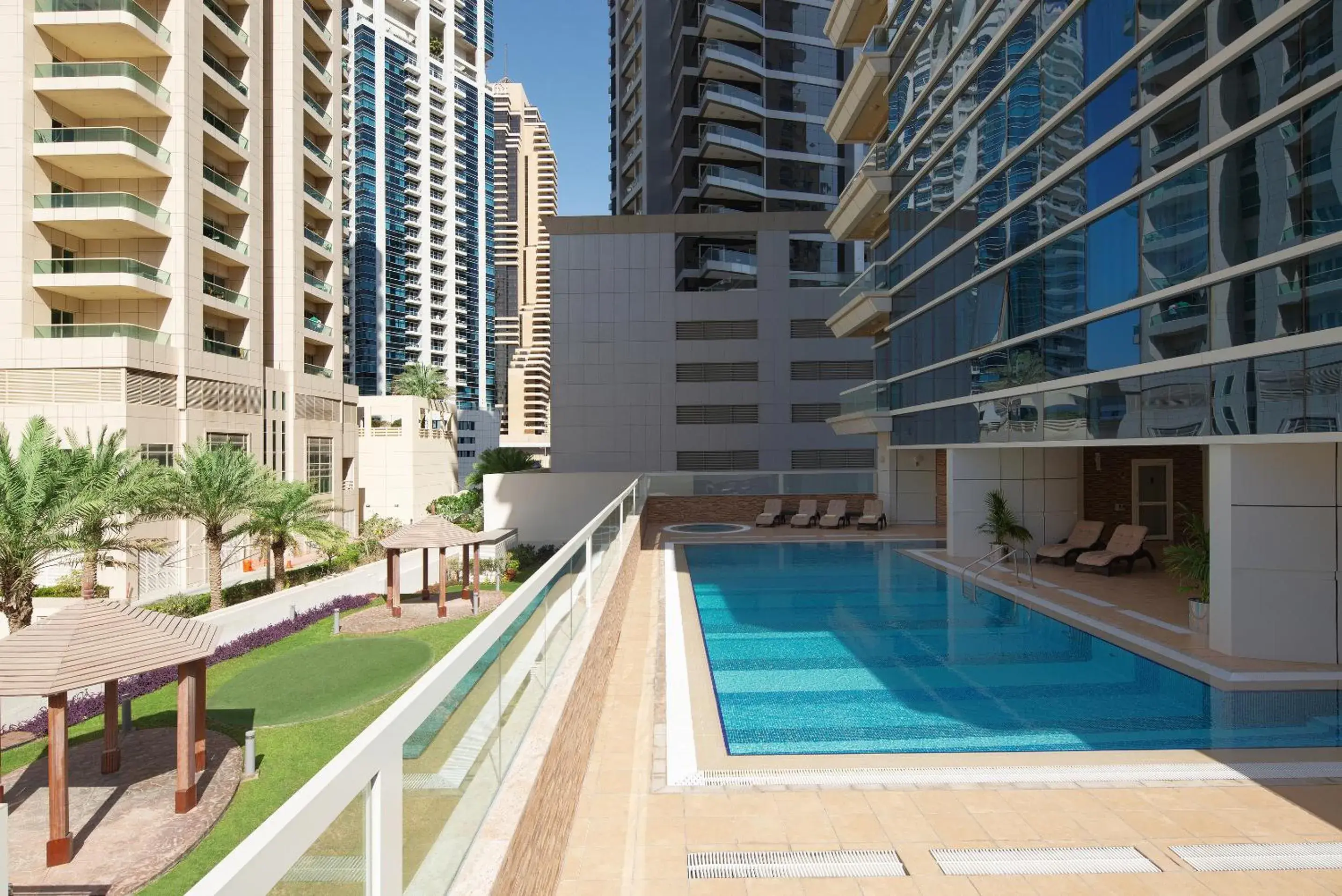 Swimming Pool in Barceló Residences Dubai Marina