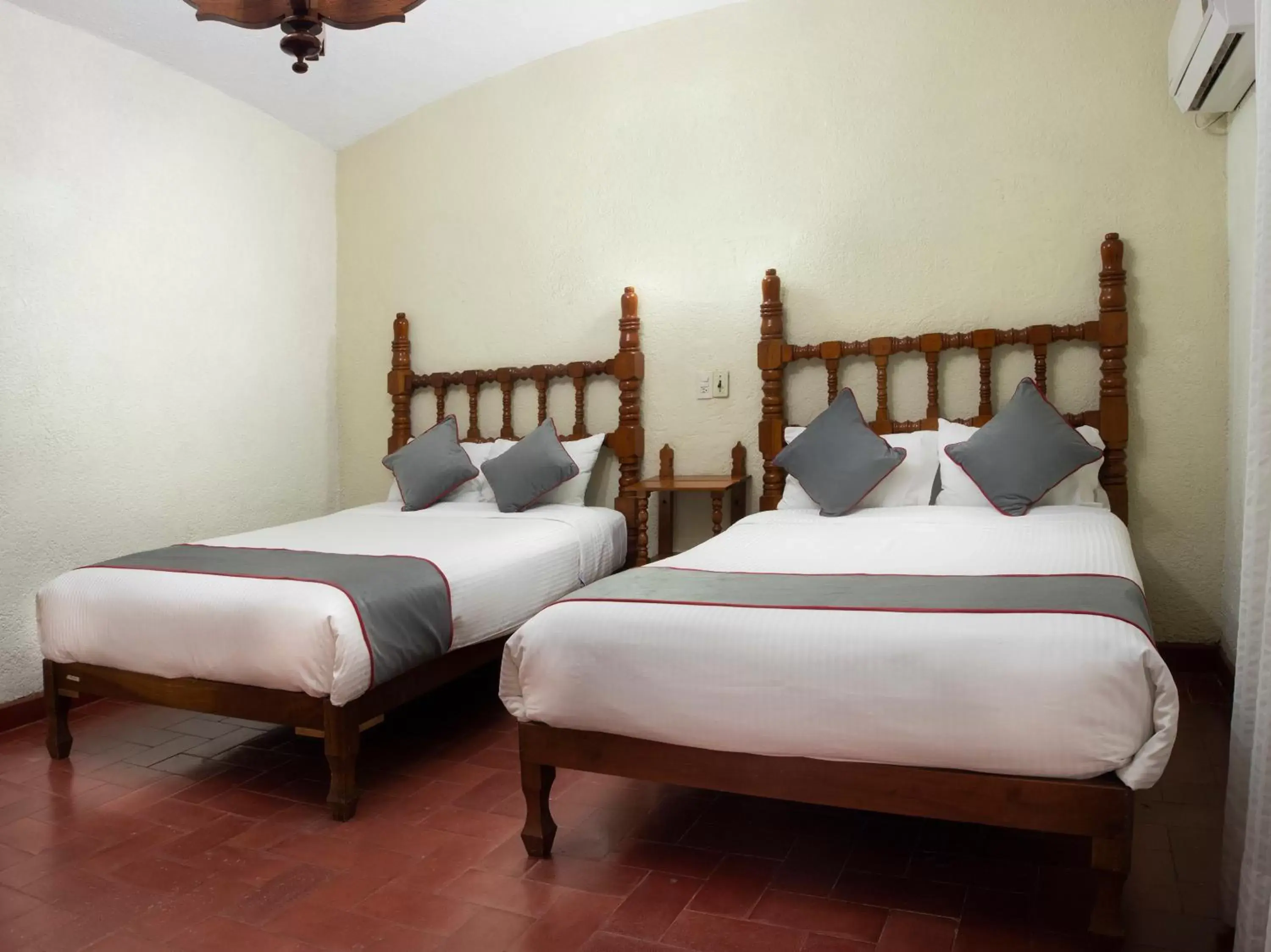 Photo of the whole room, Bed in Collection O Hotel Mocambo, Boca del Río