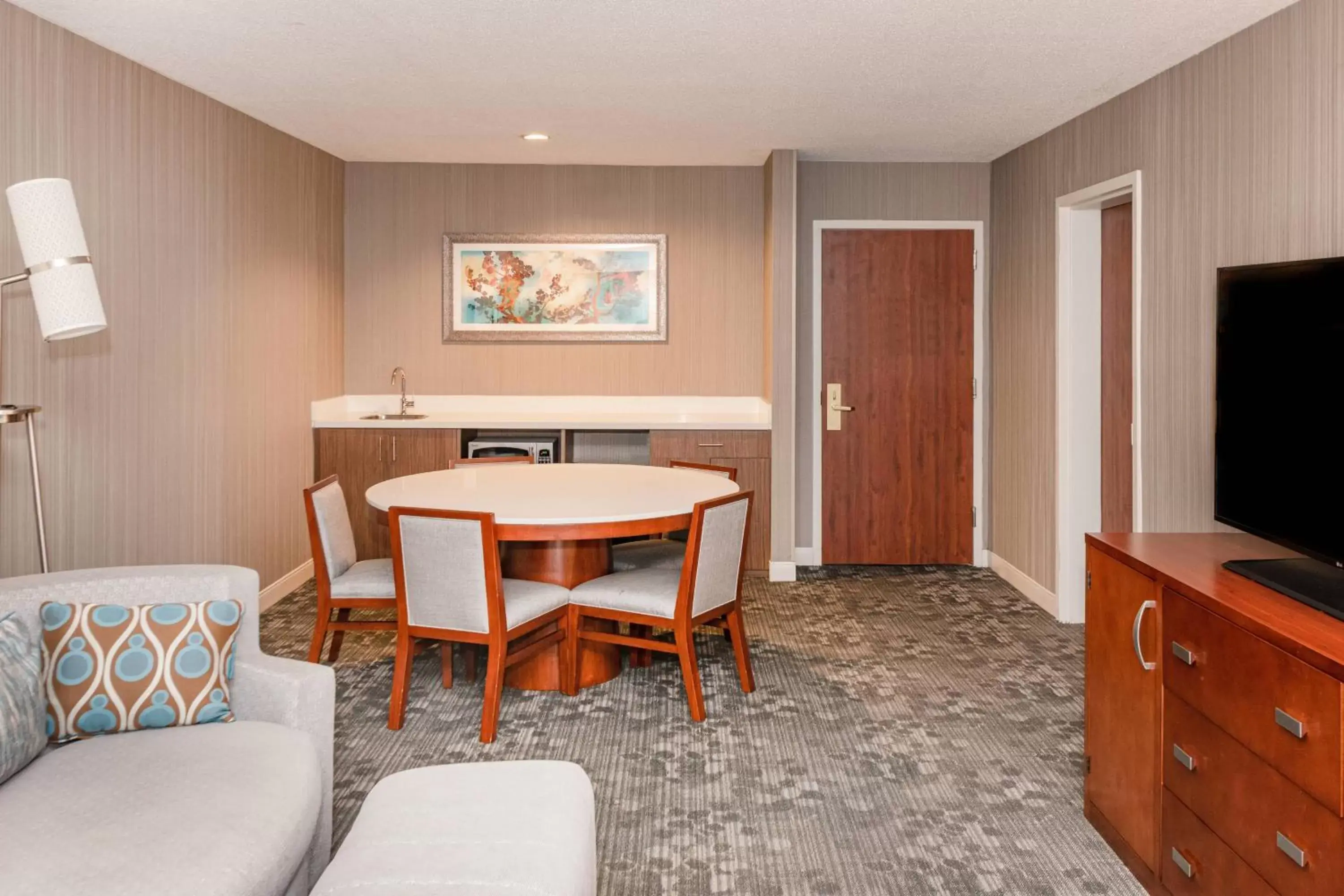 Photo of the whole room, Dining Area in Courtyard by Marriott Bloomington