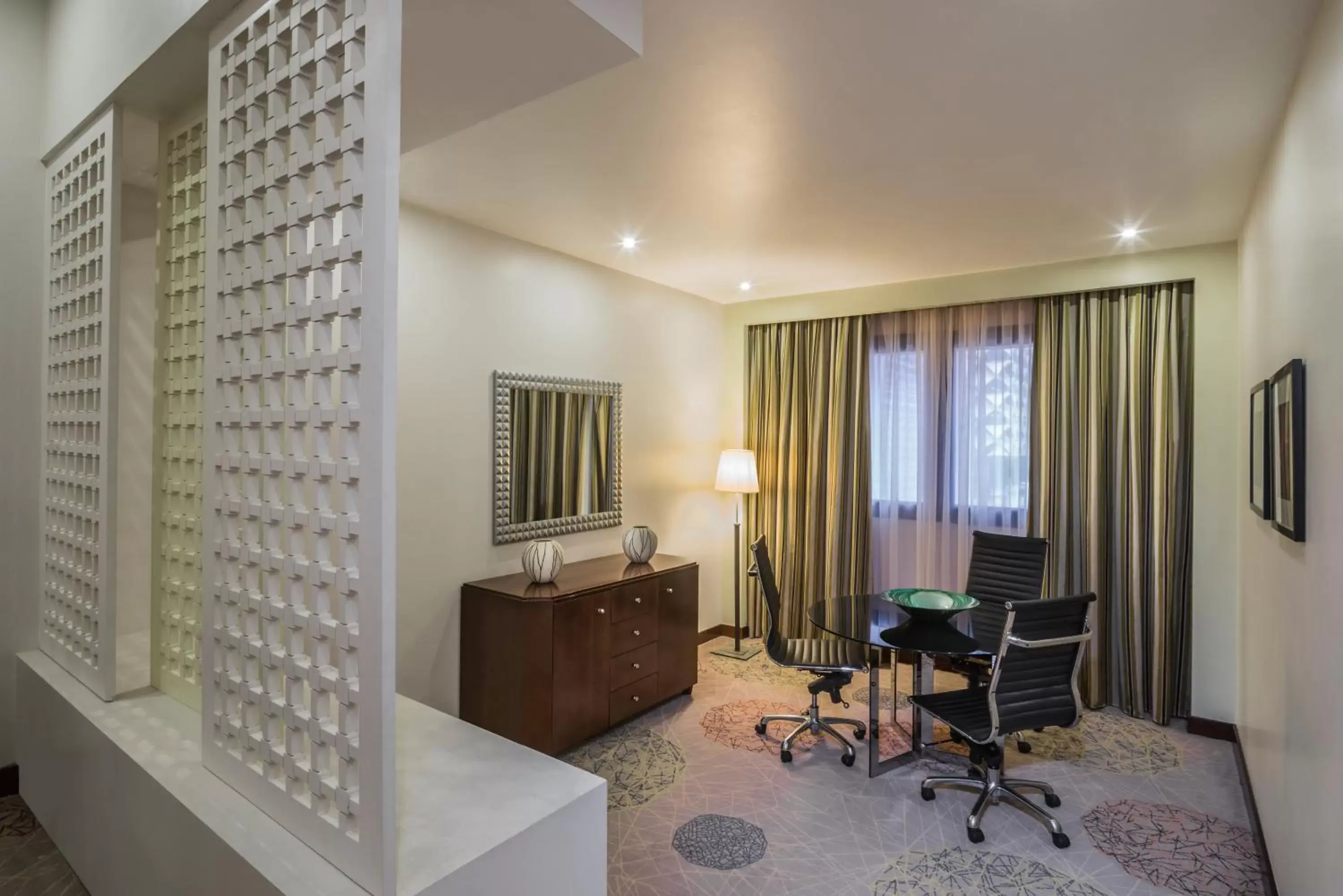 Dining area, TV/Entertainment Center in Holiday Inn Riyadh Al Qasr, an IHG Hotel