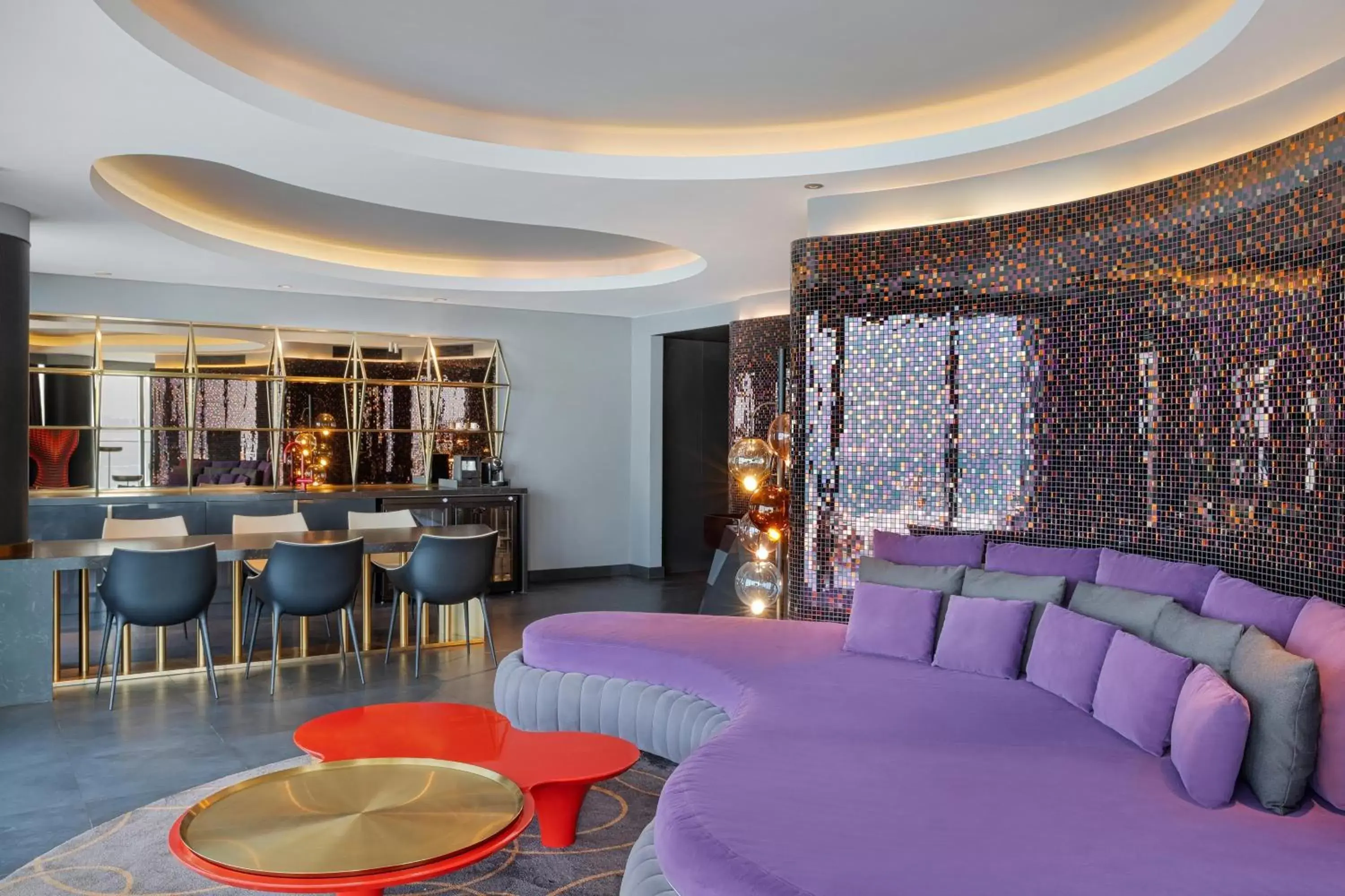 Living room, Lounge/Bar in W Dubai - The Palm
