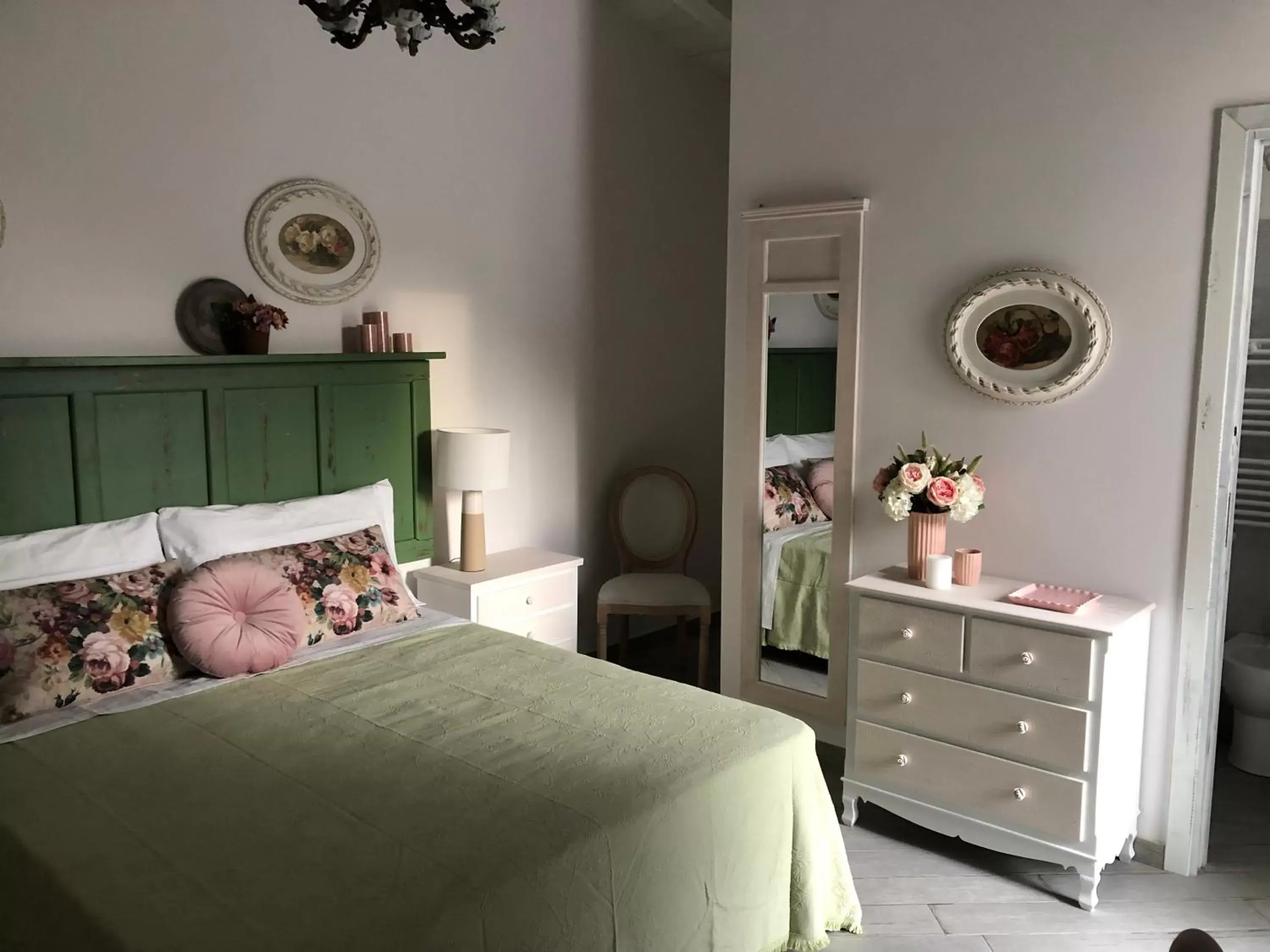 Bedroom, Bed in Il Fiore Bianco