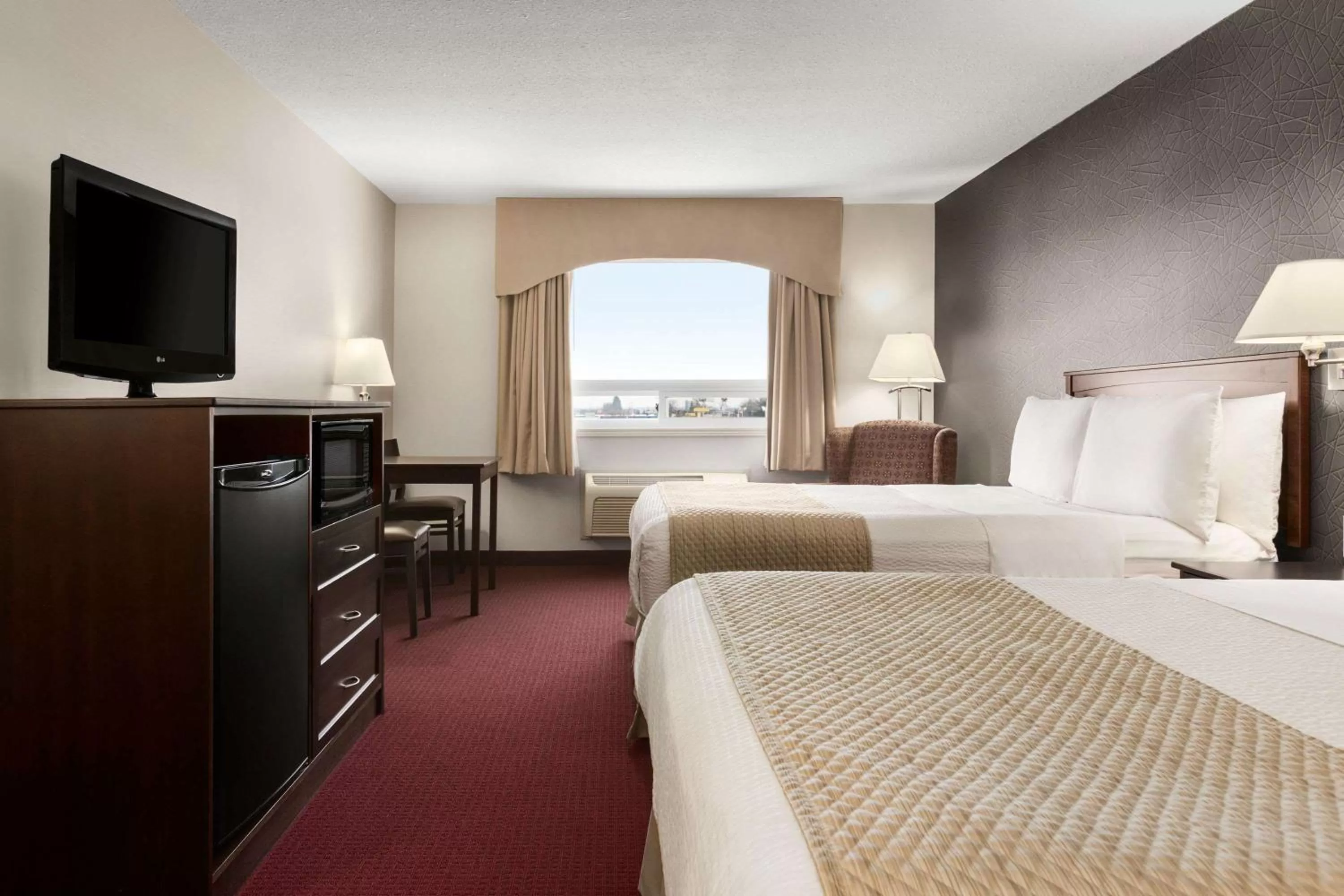Photo of the whole room, Bed in Days Inn & Suites by Wyndham Brandon