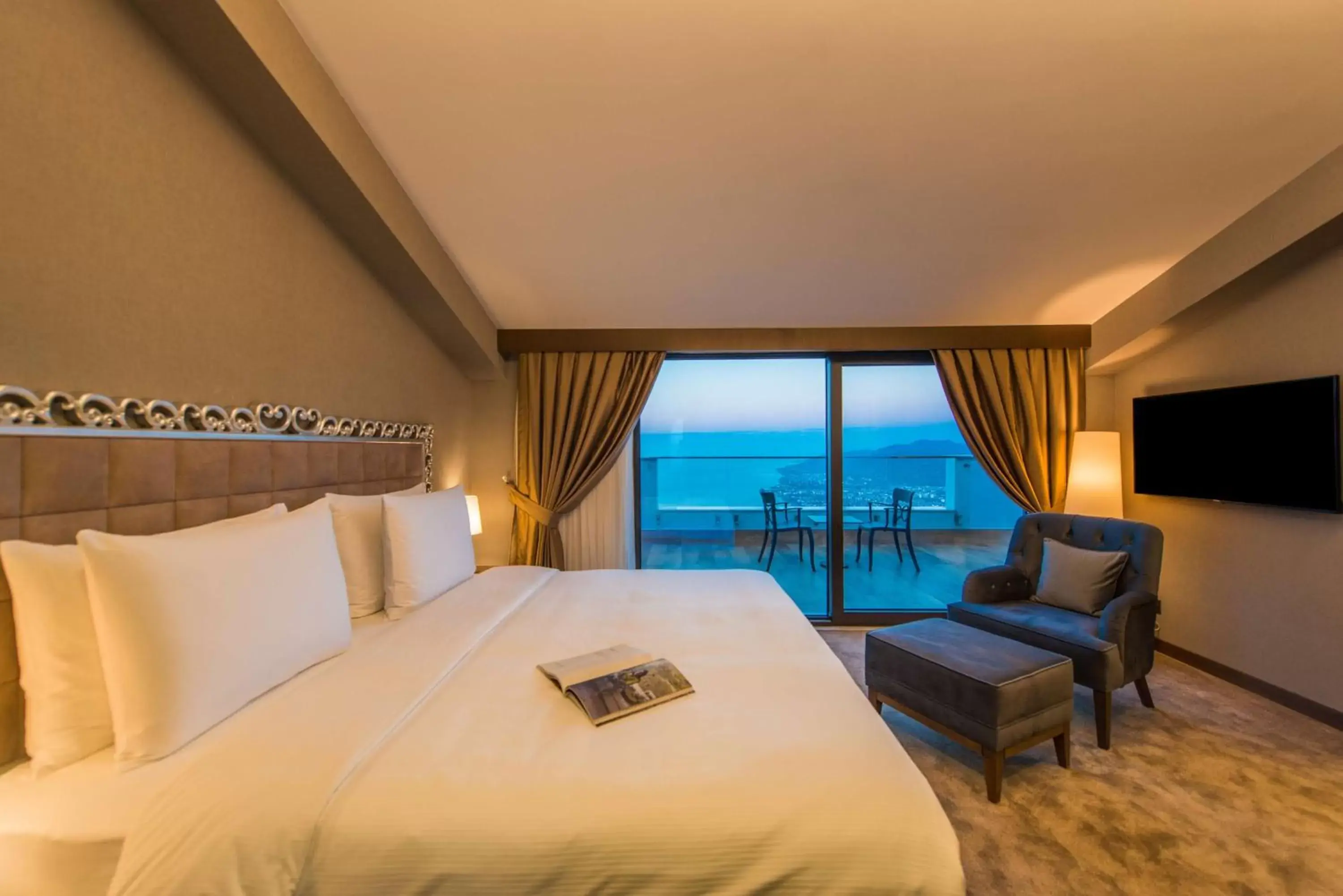 Two-Bedroom Suite in Radisson Blu Hotel, Ordu Two-Bedroom Suite in Radisson Blu Hotel, Ordu