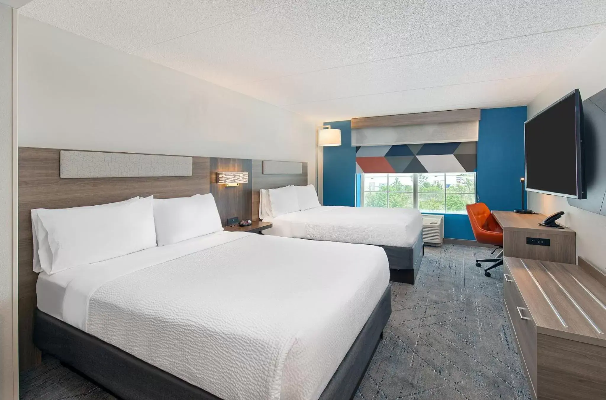 Photo of the whole room, Bed in Holiday Inn Express & Suites Columbus at Northlake, an IHG Hotel