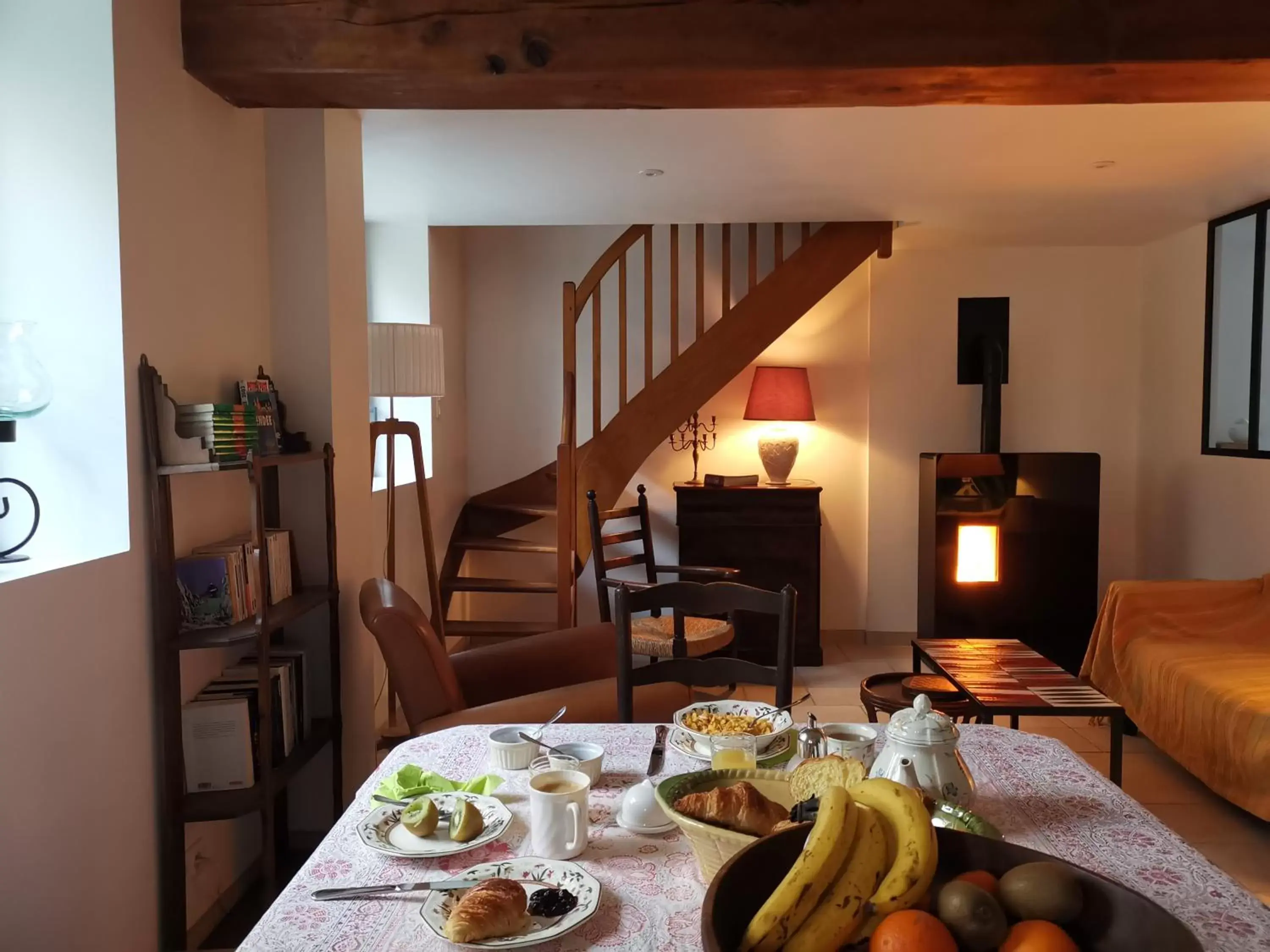 Communal lounge/ TV room in Le moulin de La Retardière