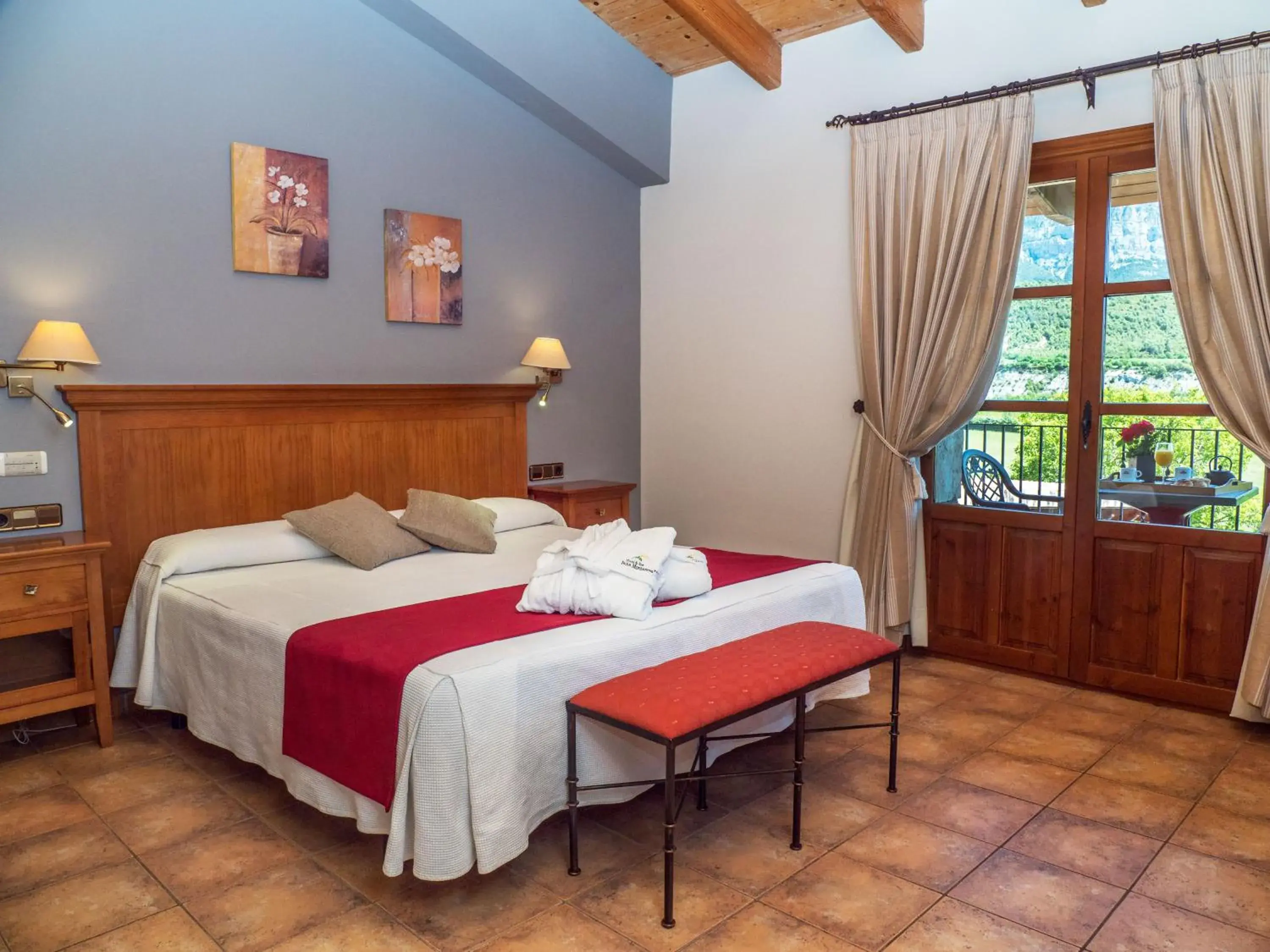 Bed in Hotel & SPA Peña Montañesa