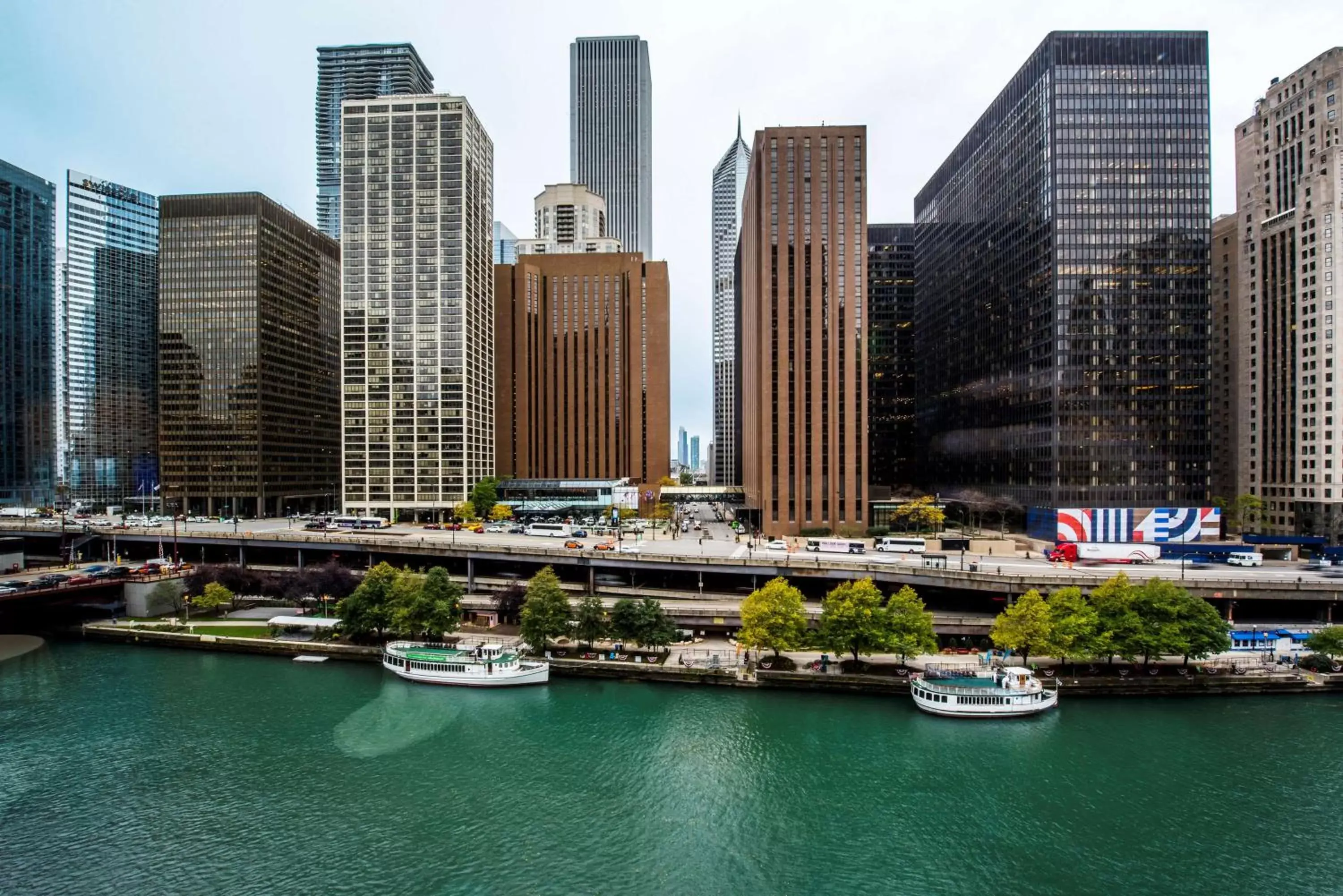 Property building in Hyatt Regency Chicago