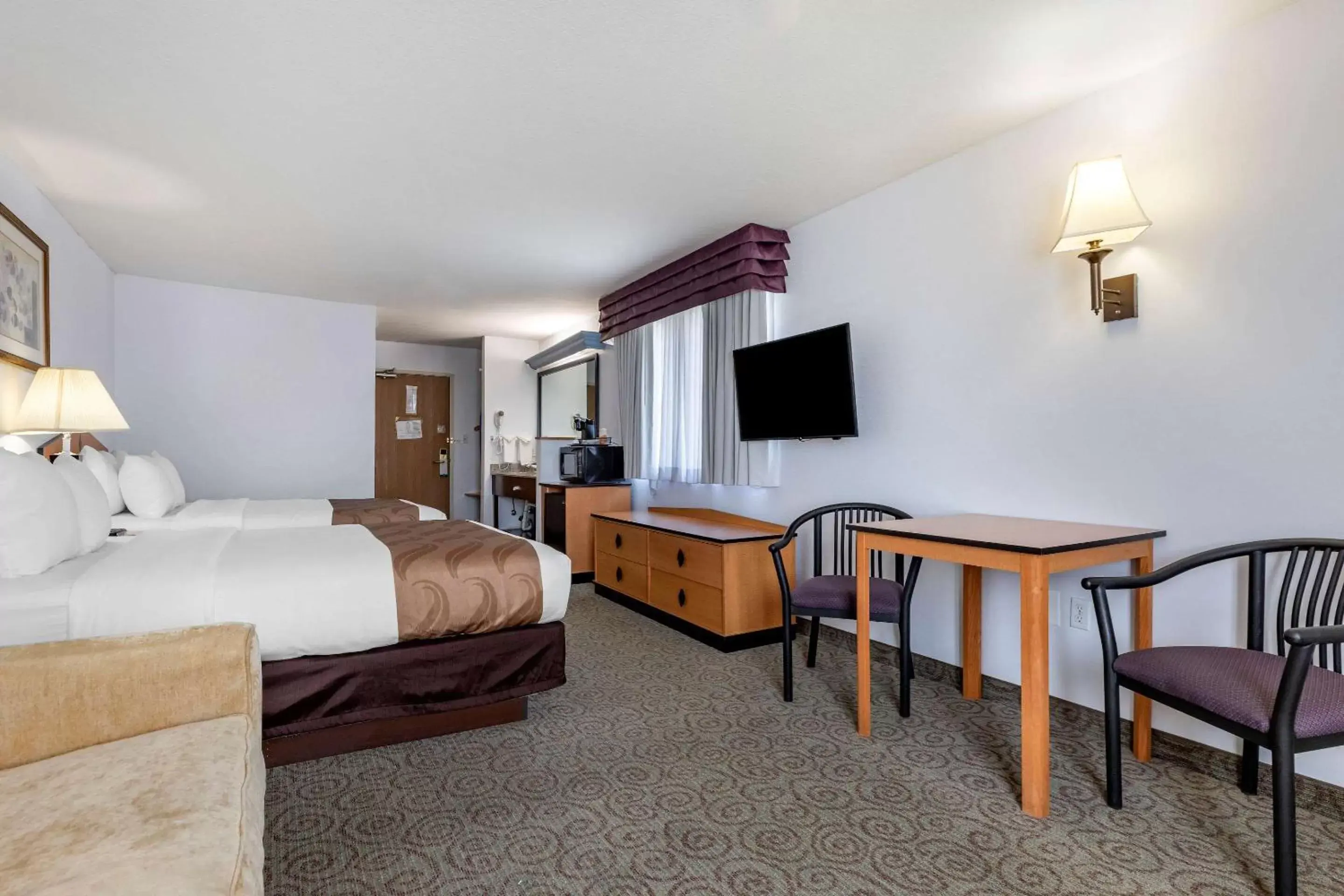 Bedroom, TV/Entertainment Center in Quality Inn and Suites Denver Airport - Gateway Park