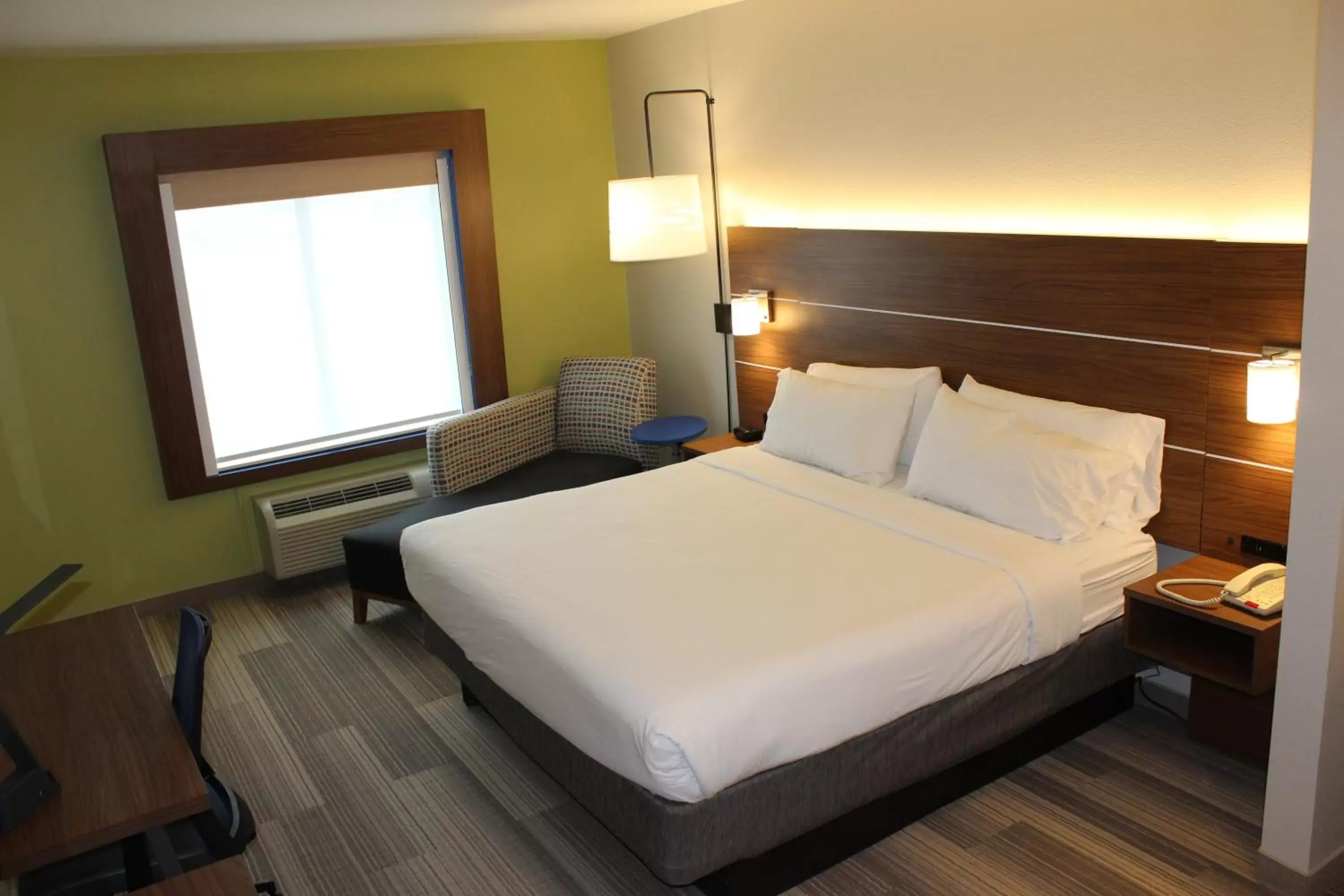 Bed in Holiday Inn Express Hotel & Suites Mansfield, an IHG Hotel