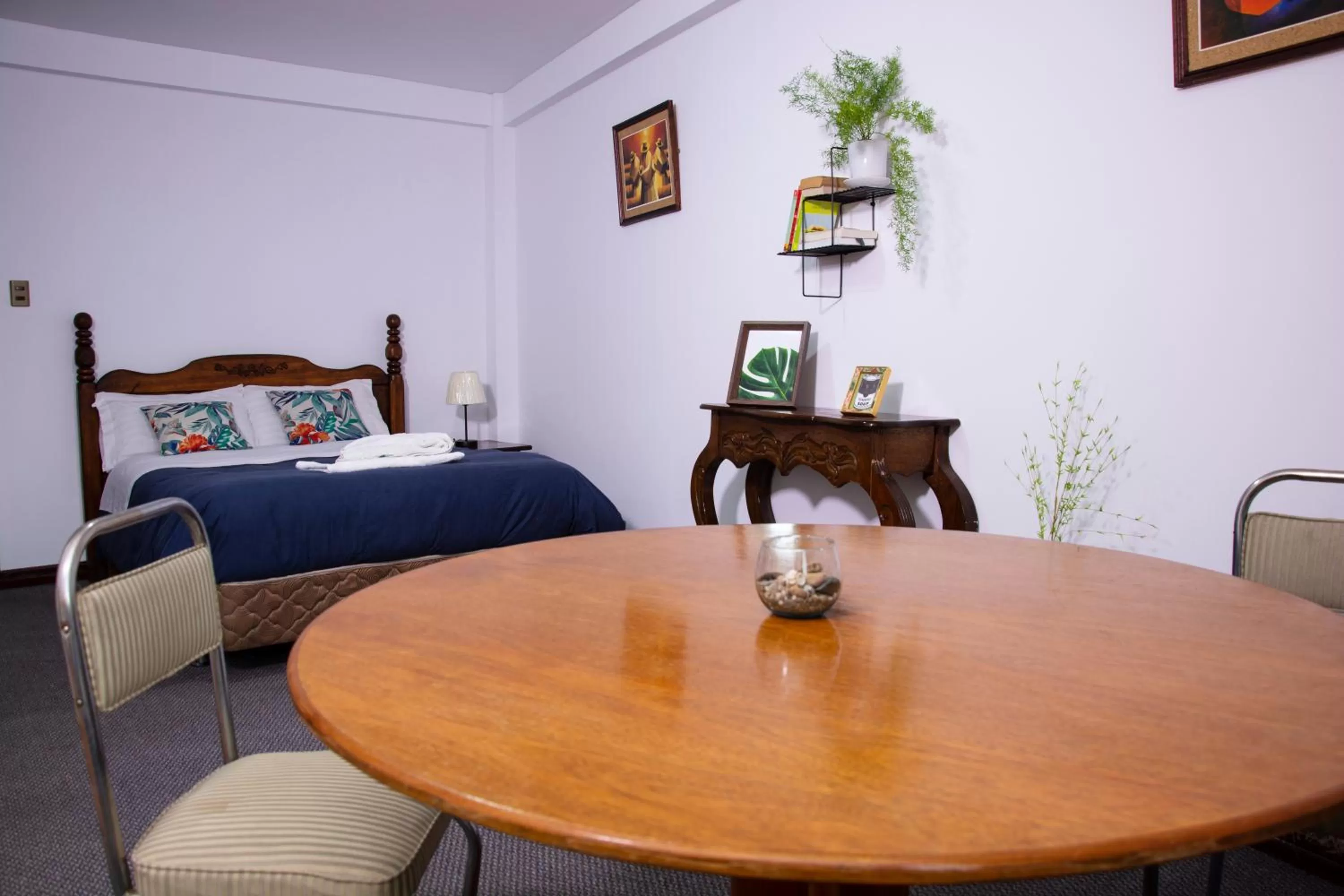 Dining area, Bed in Inca's Room