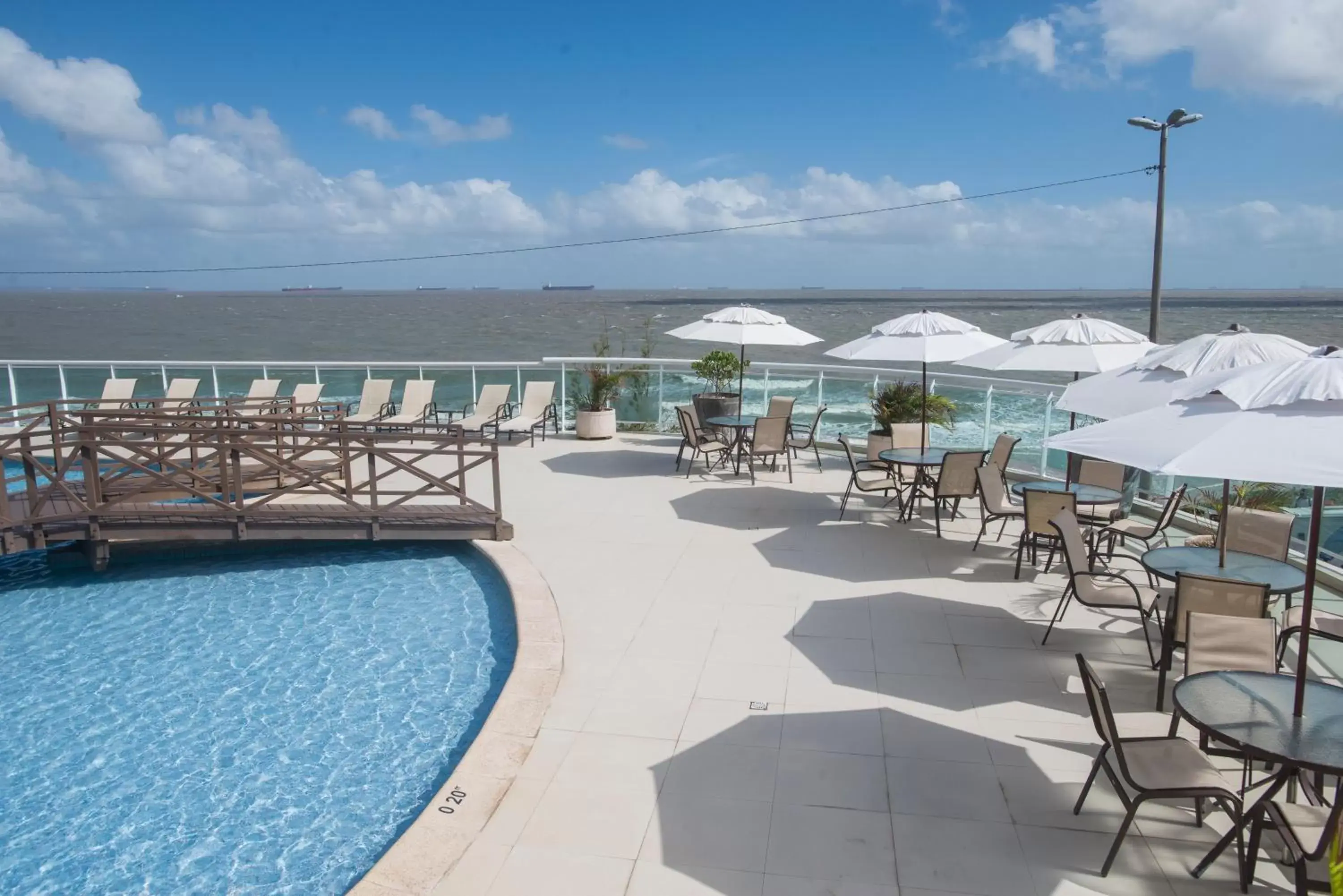 Swimming Pool in Hotel Luzeiros São Luis