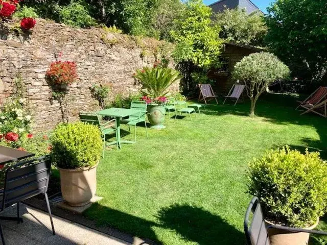 Patio, Garden in Hôtel Coeur De Loire