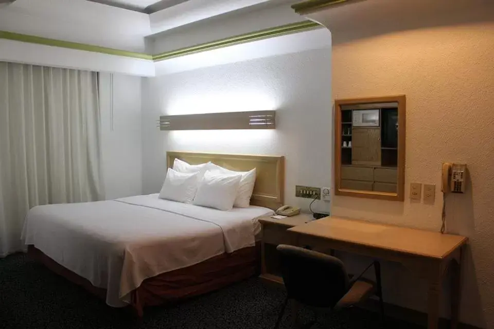 Bedroom, Bed in Hotel Monterrey Macroplaza