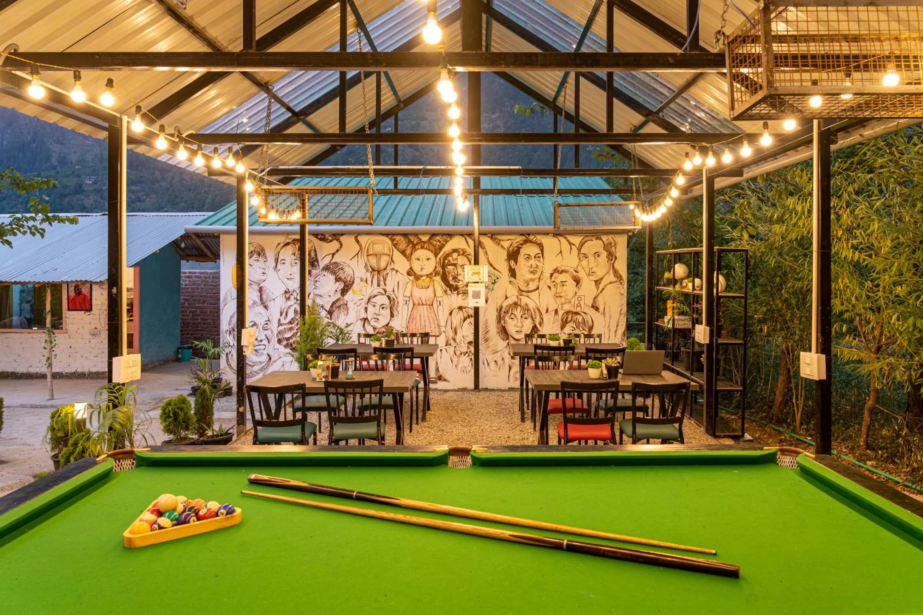 Whoopers Hostel Manali