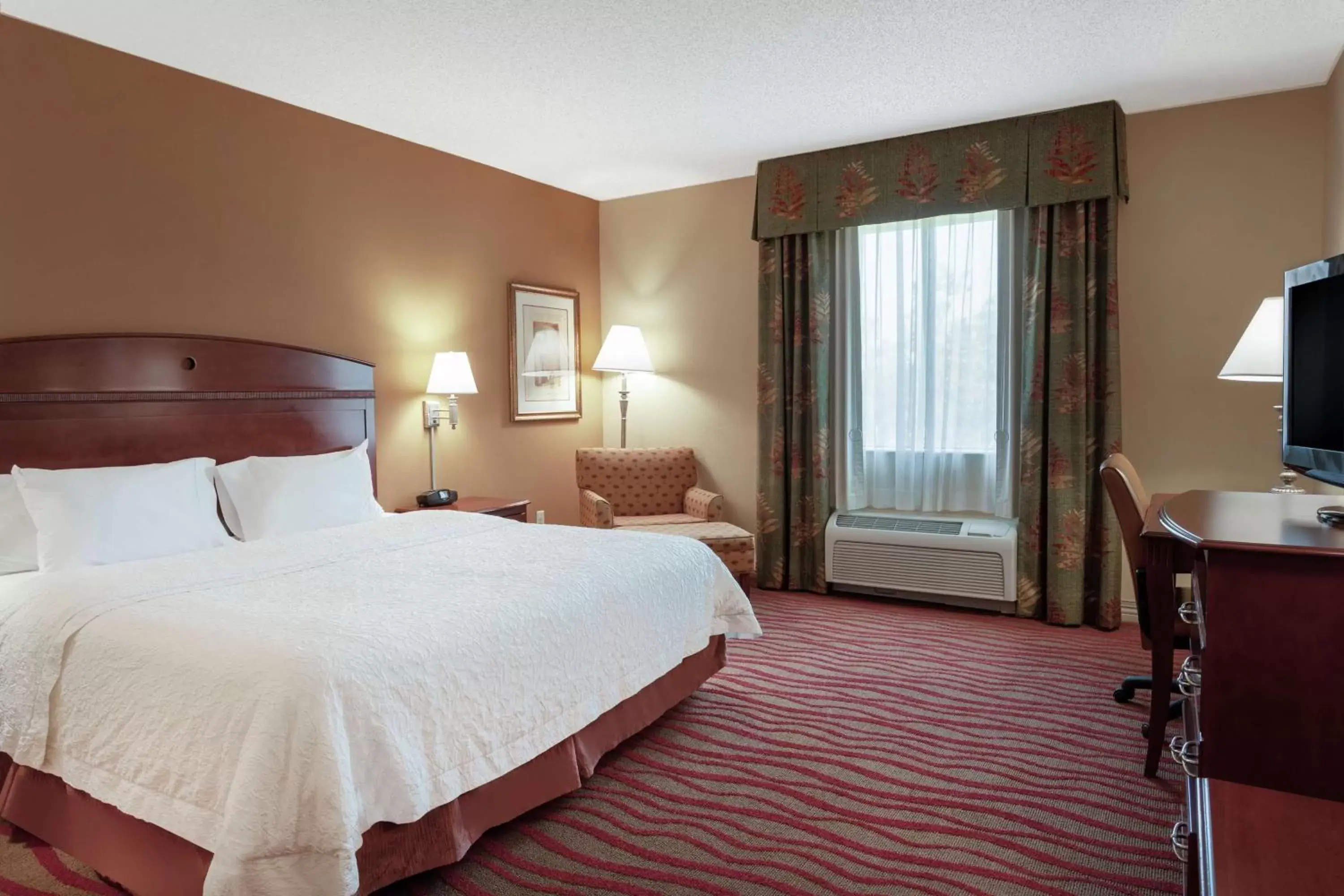 Bedroom, Bed in Hampton Inn & Suites Port Richey