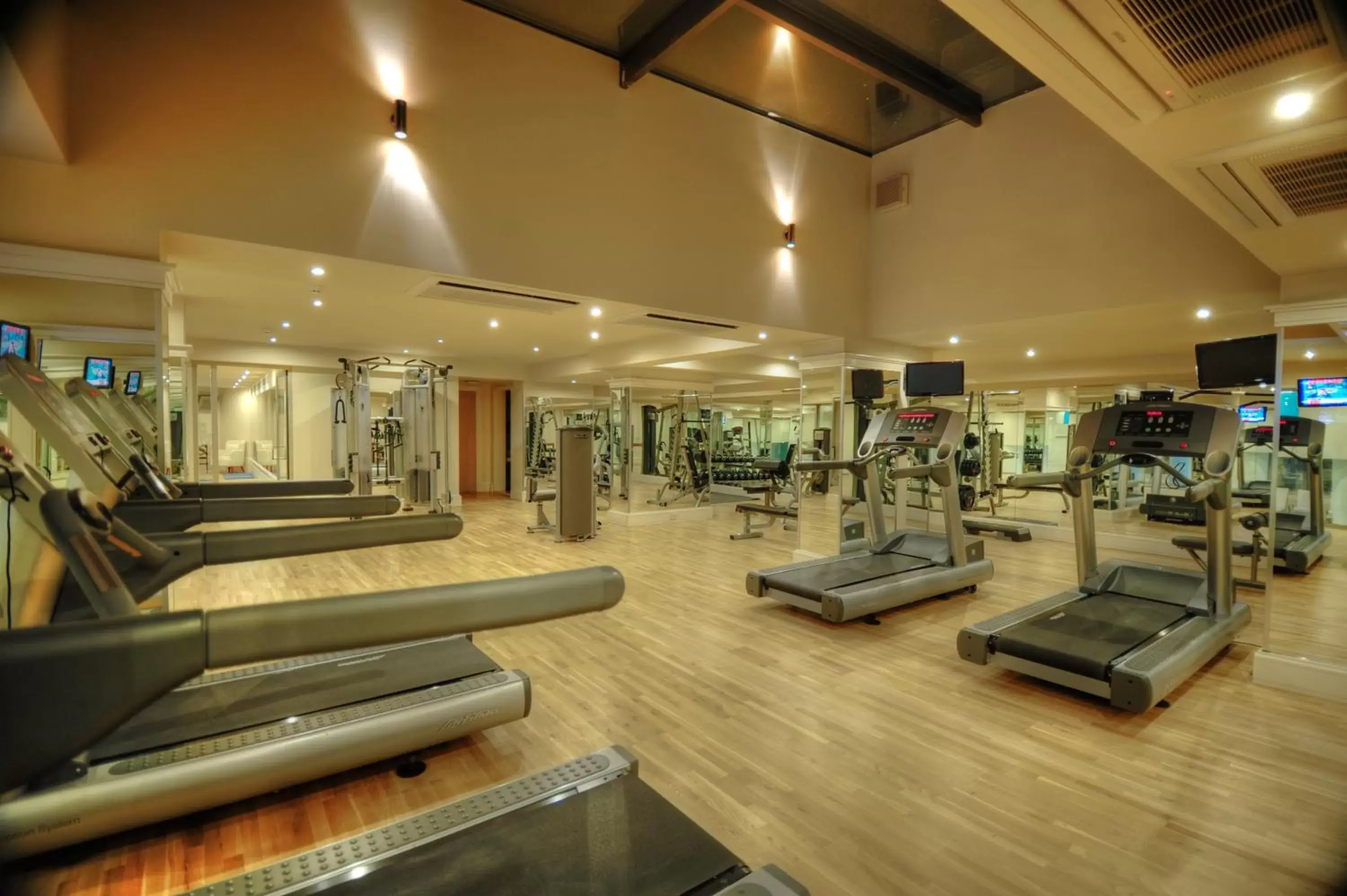 Fitness centre/facilities, Fitness Center/Facilities in Lvzz Hotel