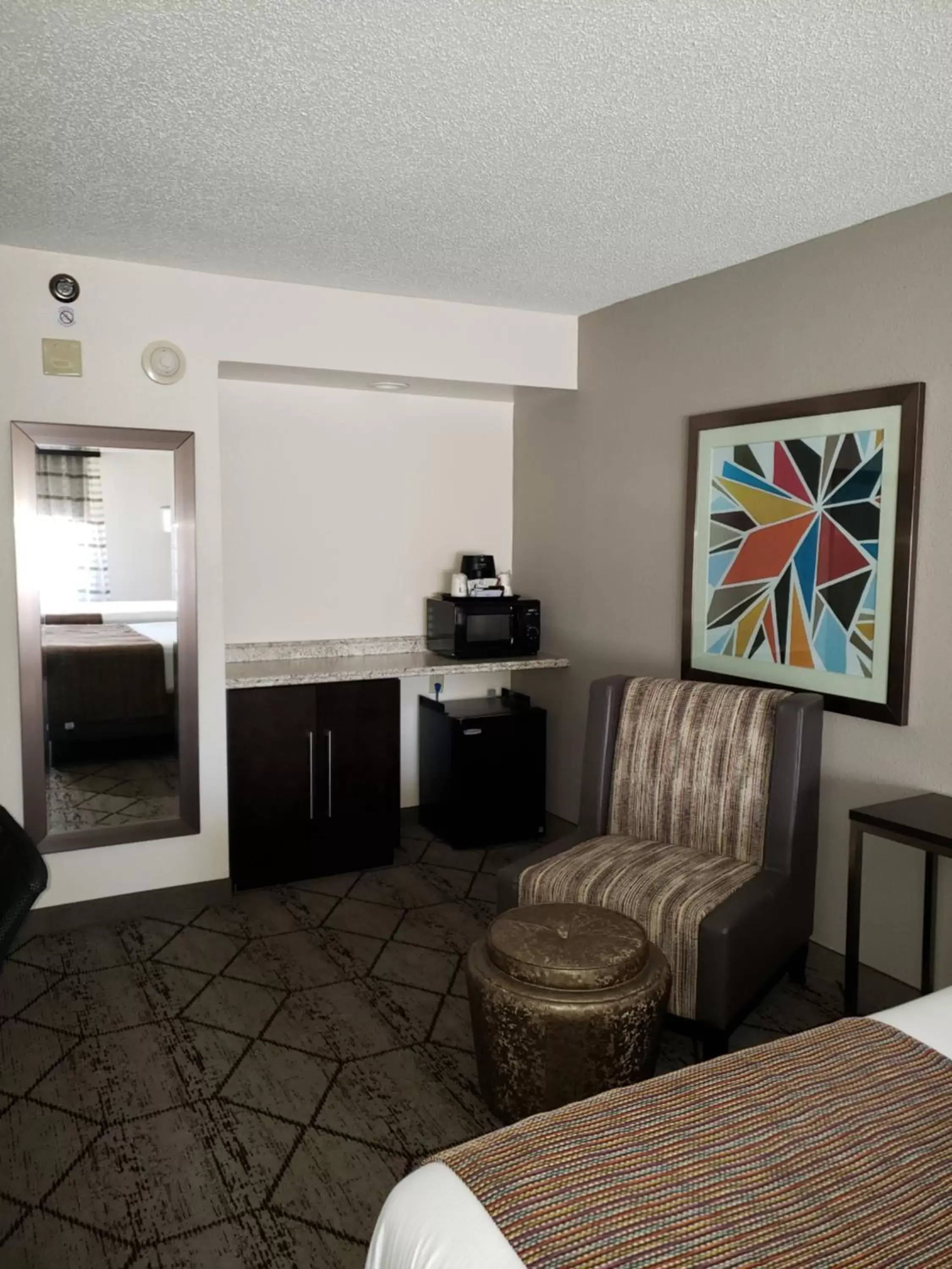 Seating area, Kitchen/Kitchenette in Wingate by Wyndham Greenville Airport