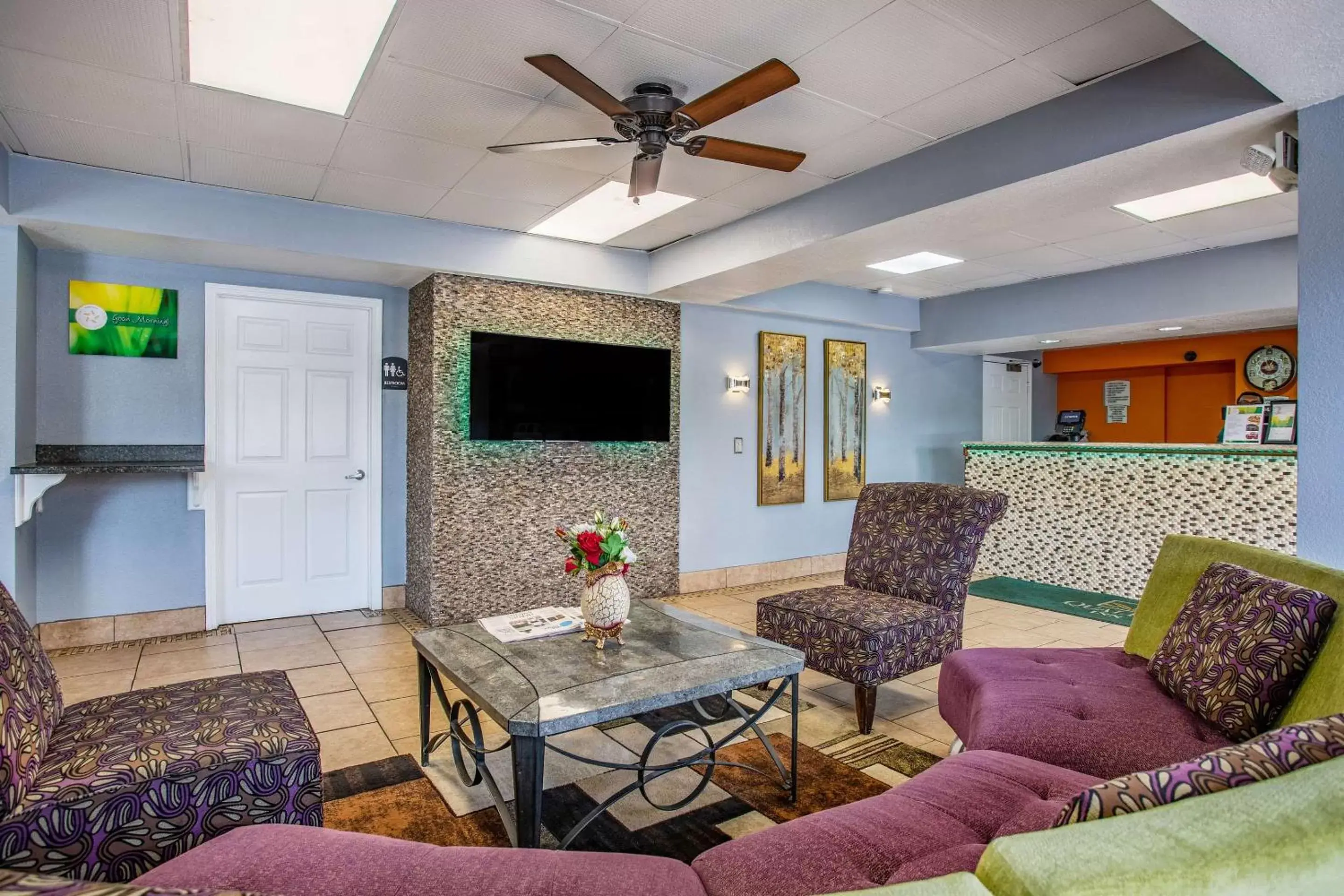 Lobby or reception, Seating Area in Quality Inn Bowling Green