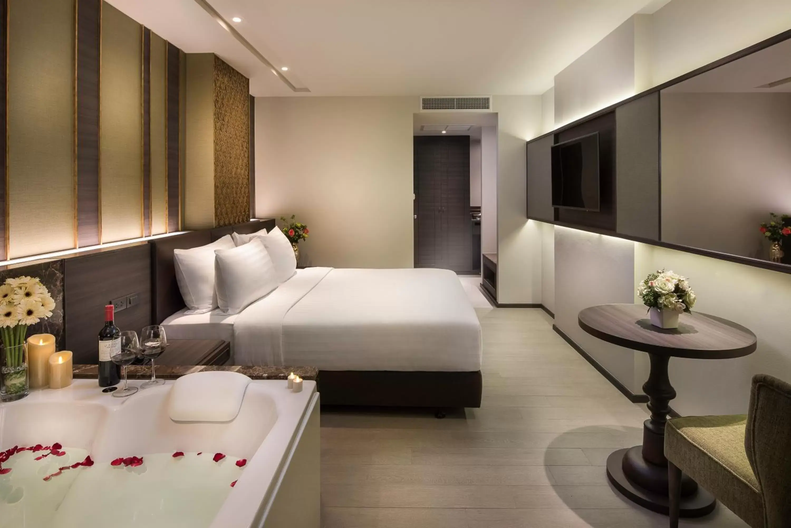 Bedroom in Chillax Heritage Hotel Khaosan - SHA Extra Plus