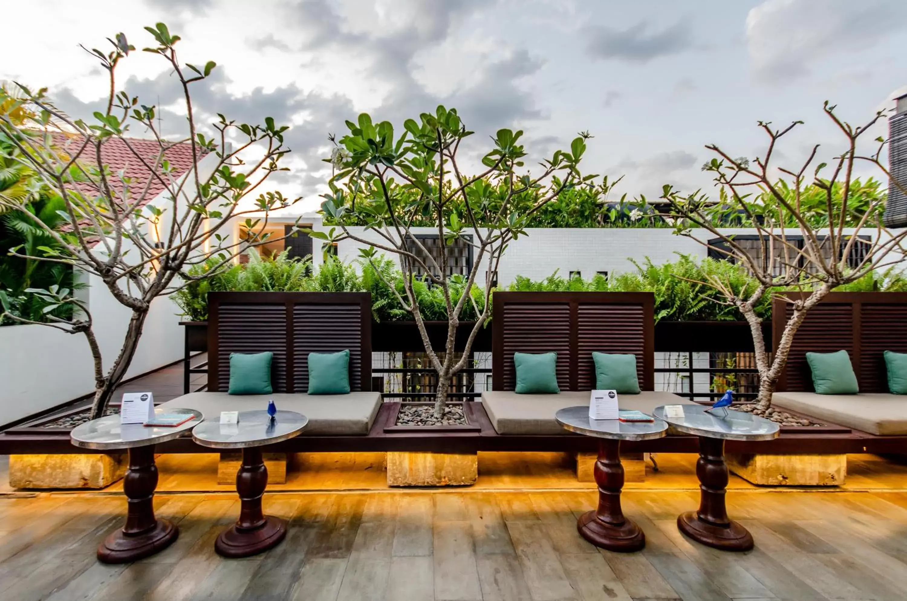 Lounge or bar in The Aviary Hotel