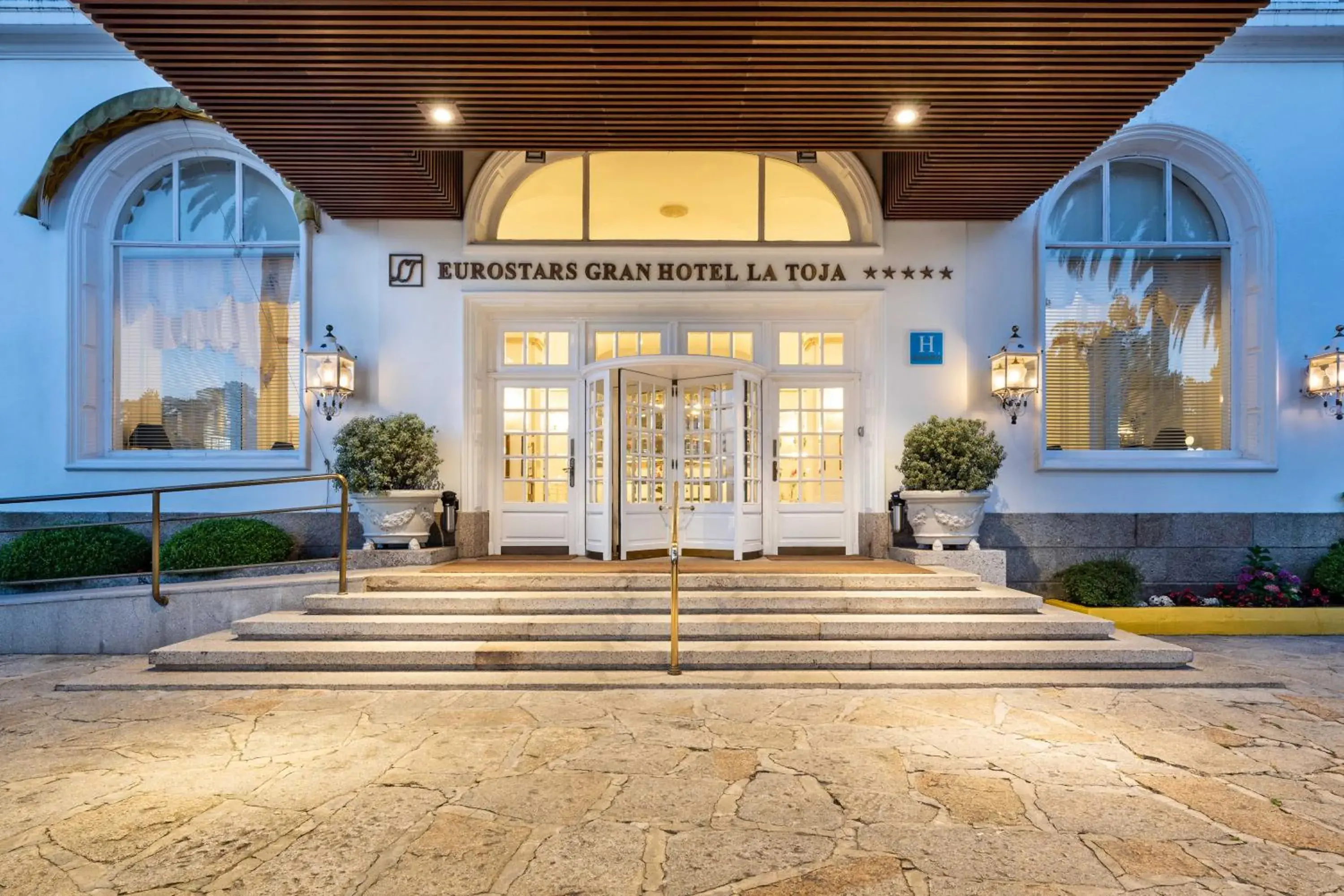 Facade/entrance in Eurostars Gran Hotel La Toja