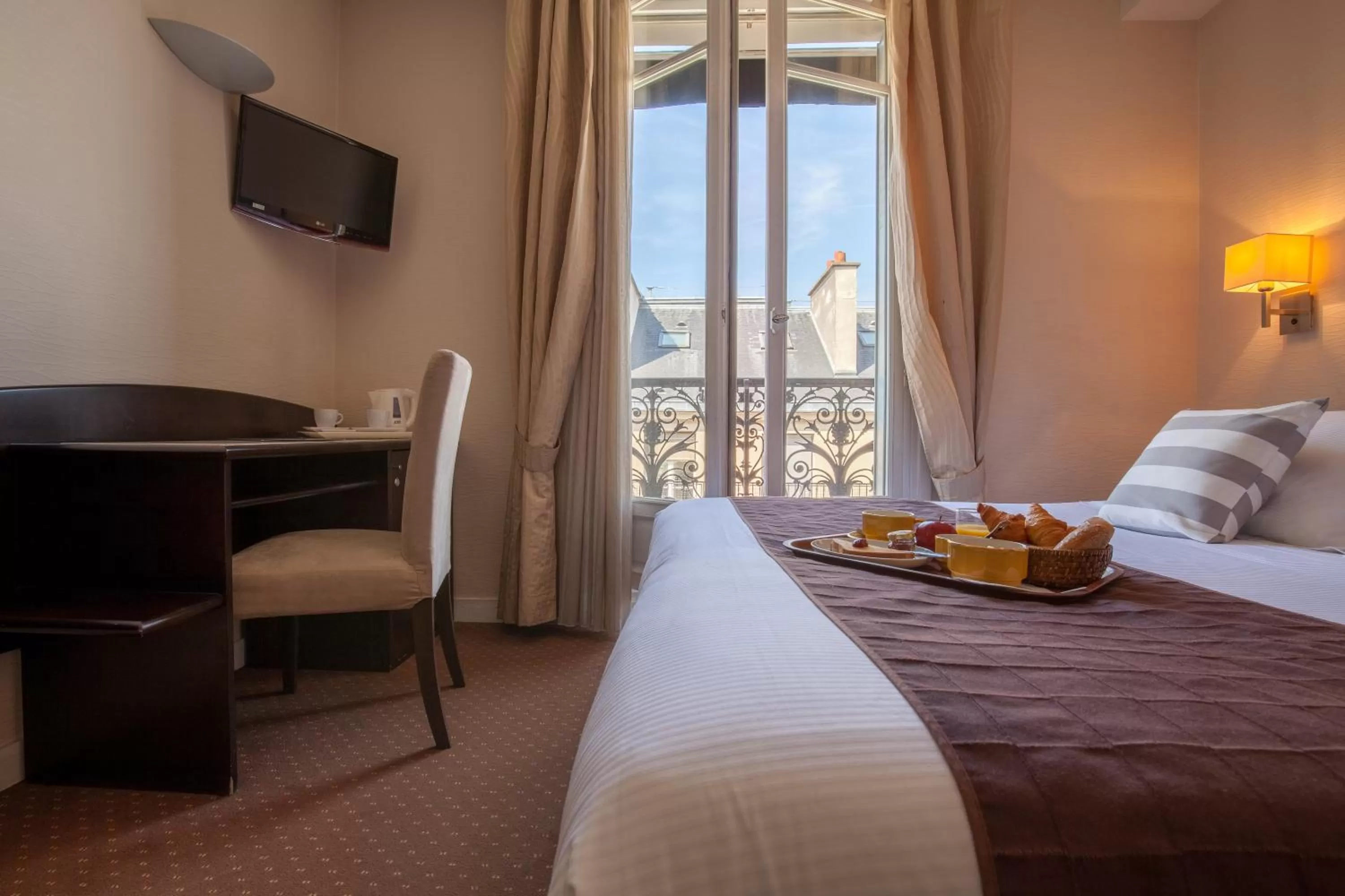 Bedroom, Bed in Excelsior Opera