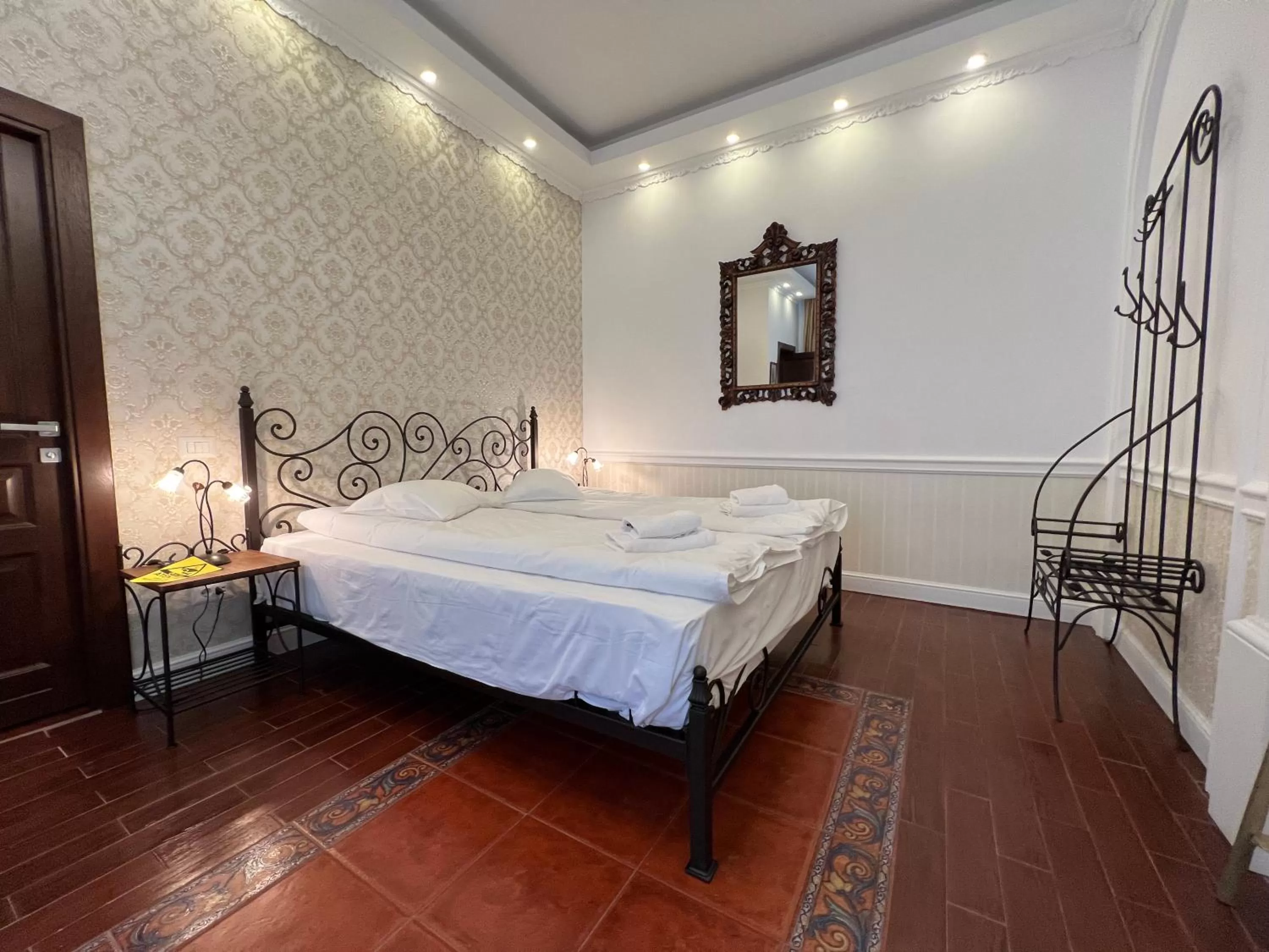 Bed in Hotel Boutique Cathedral Plaza Residences room for rent downtown