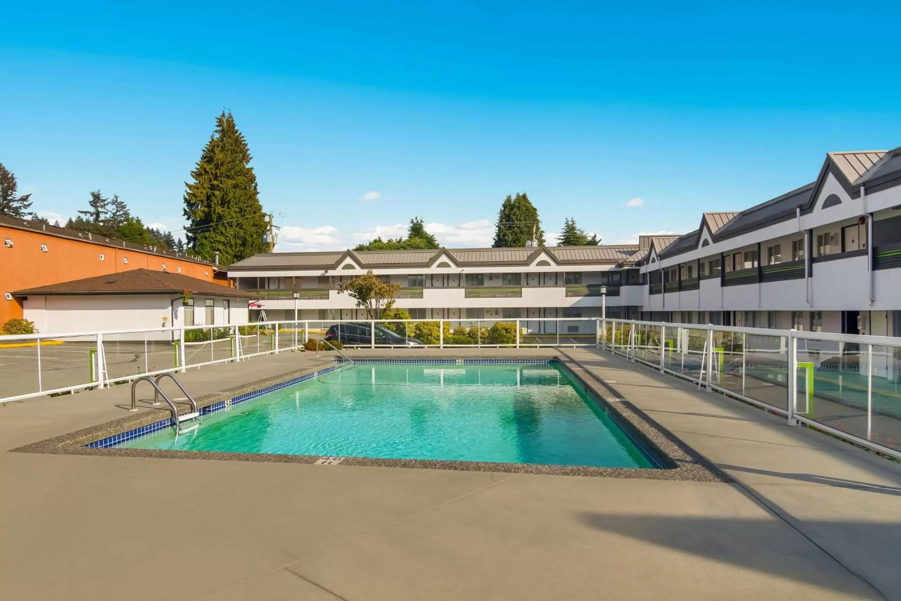 Pool view, Swimming Pool in SureStay Hotel by Best Western North Vancouver Capilano