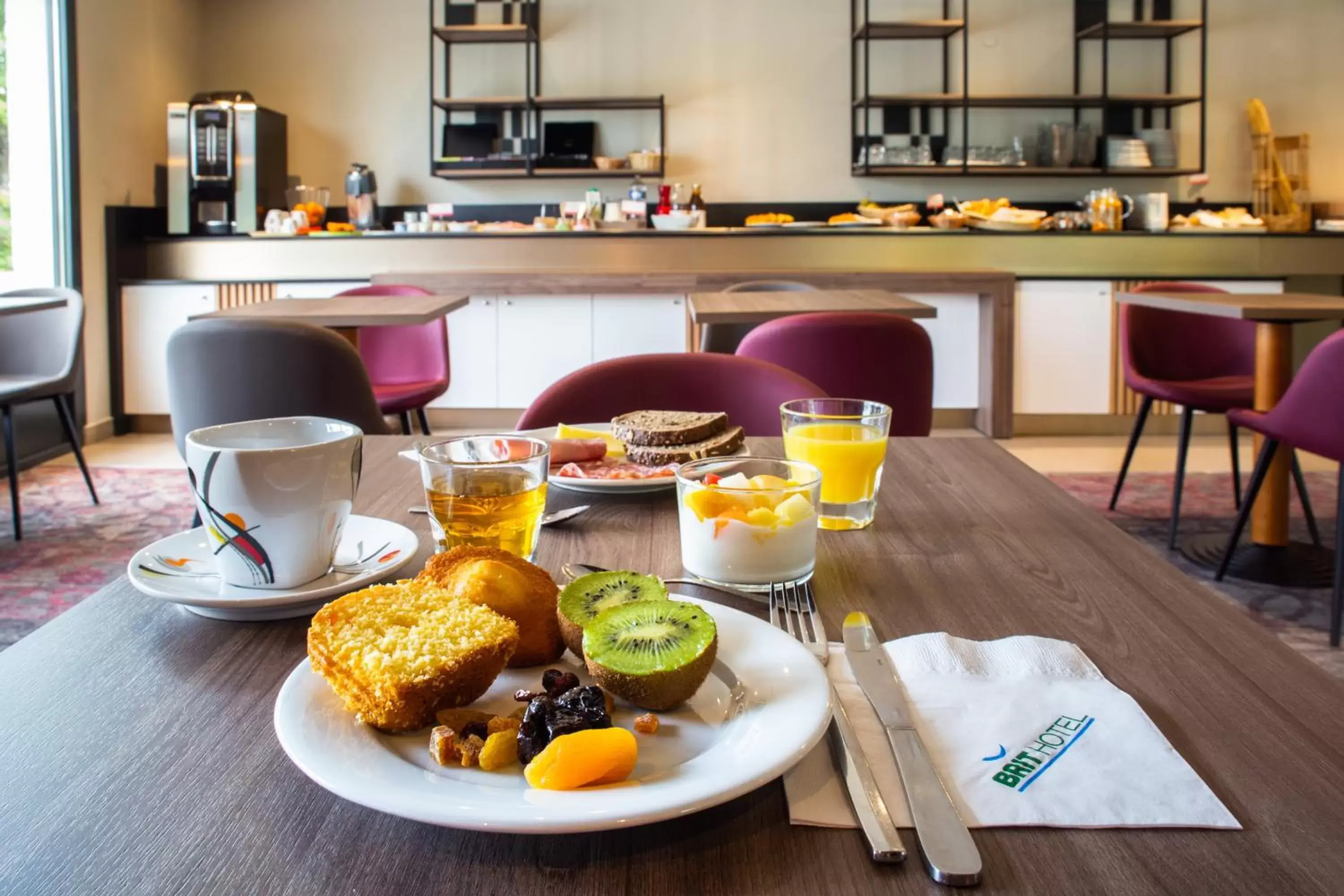 Breakfast in Brit Hotel Caen Nord - Mémorial