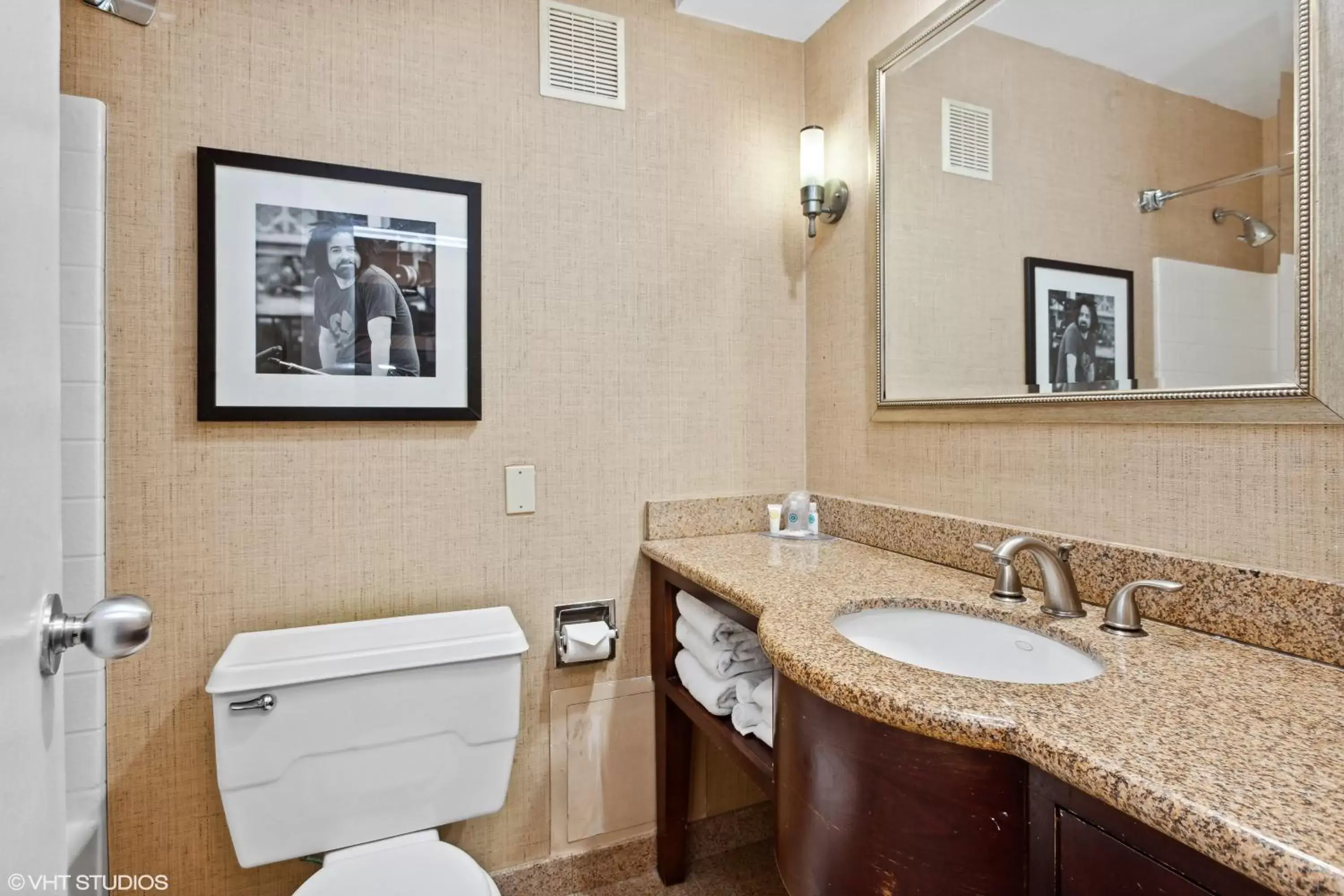 Toilet, Bathroom in Comfort Inn & Suites Baltimore Inner Harbor