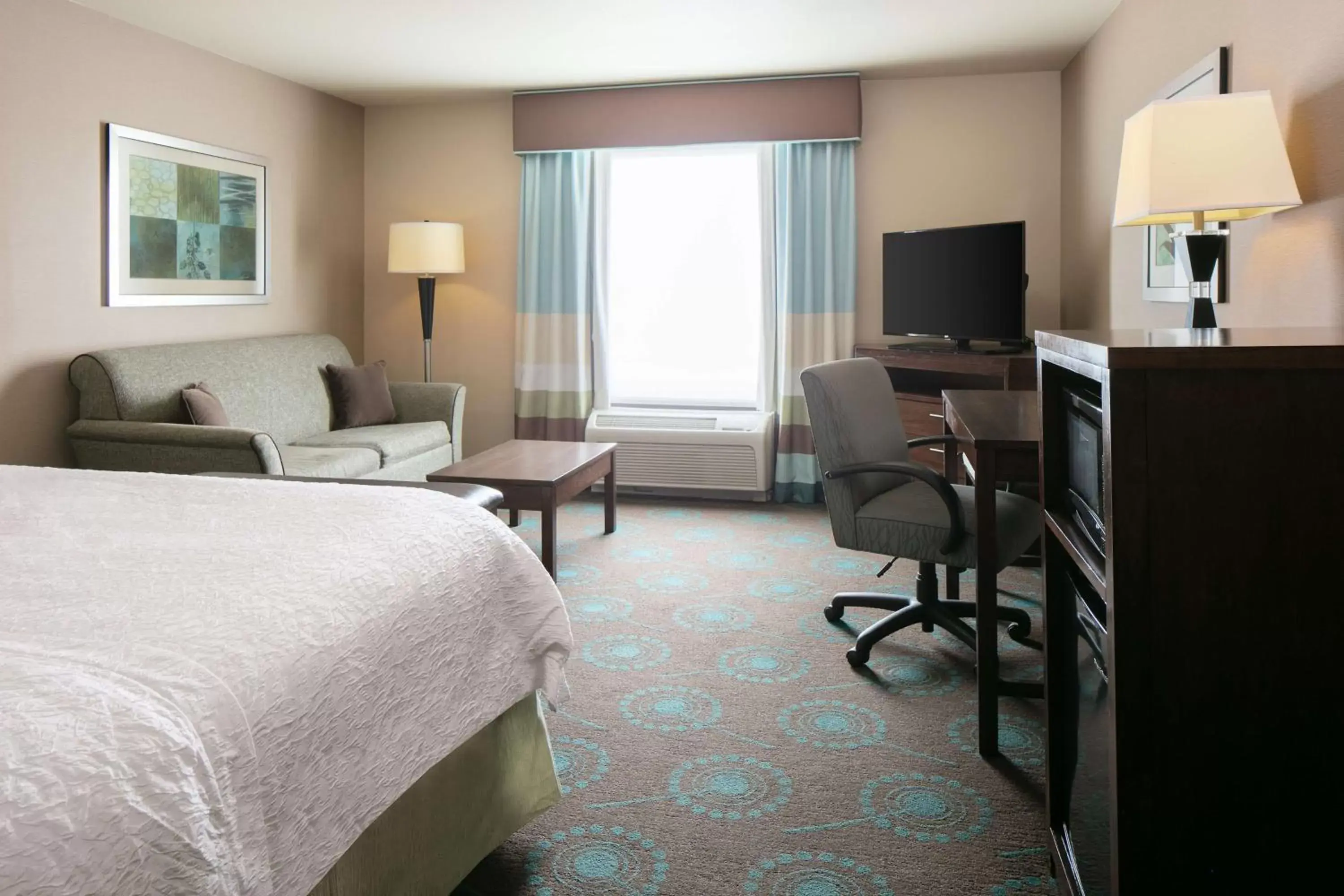 Bedroom in Hampton Inn and Suites - Lincoln Northeast