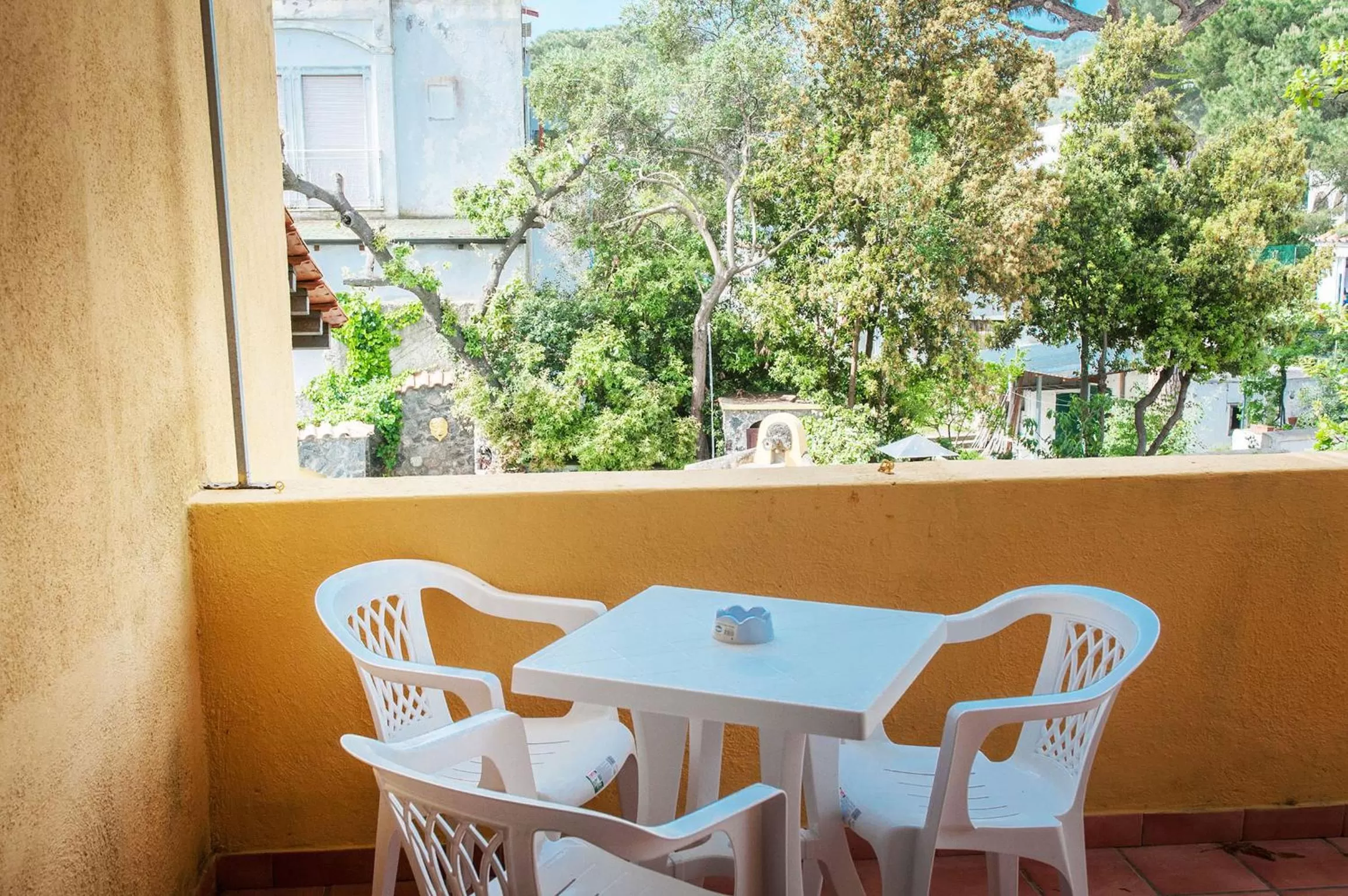 Shower in Hotel Annabelle