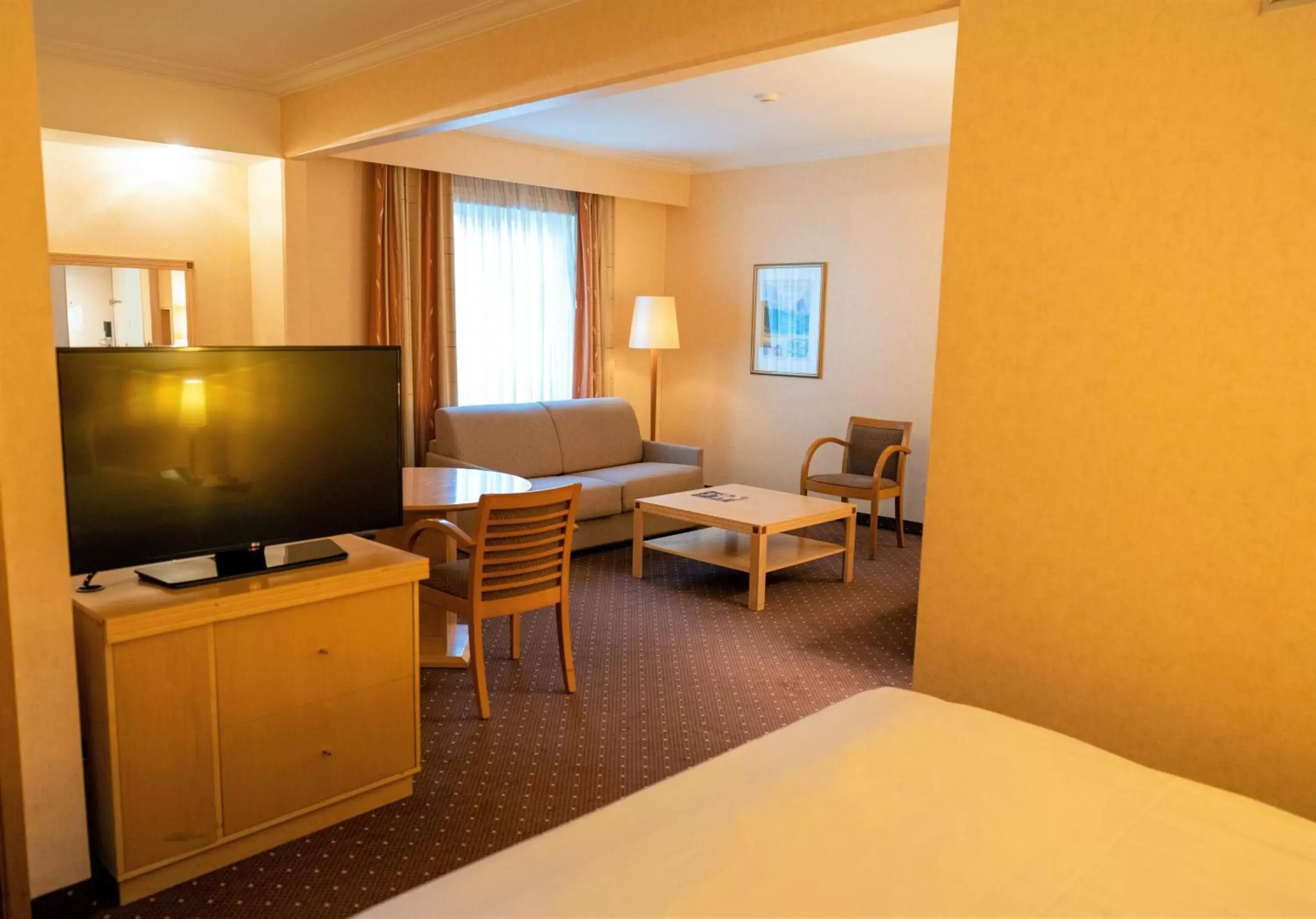 Seating area, Bed in Holiday Inn Gent Expo by IHG Seating area, Bed in Holiday Inn Gent Expo by IHG