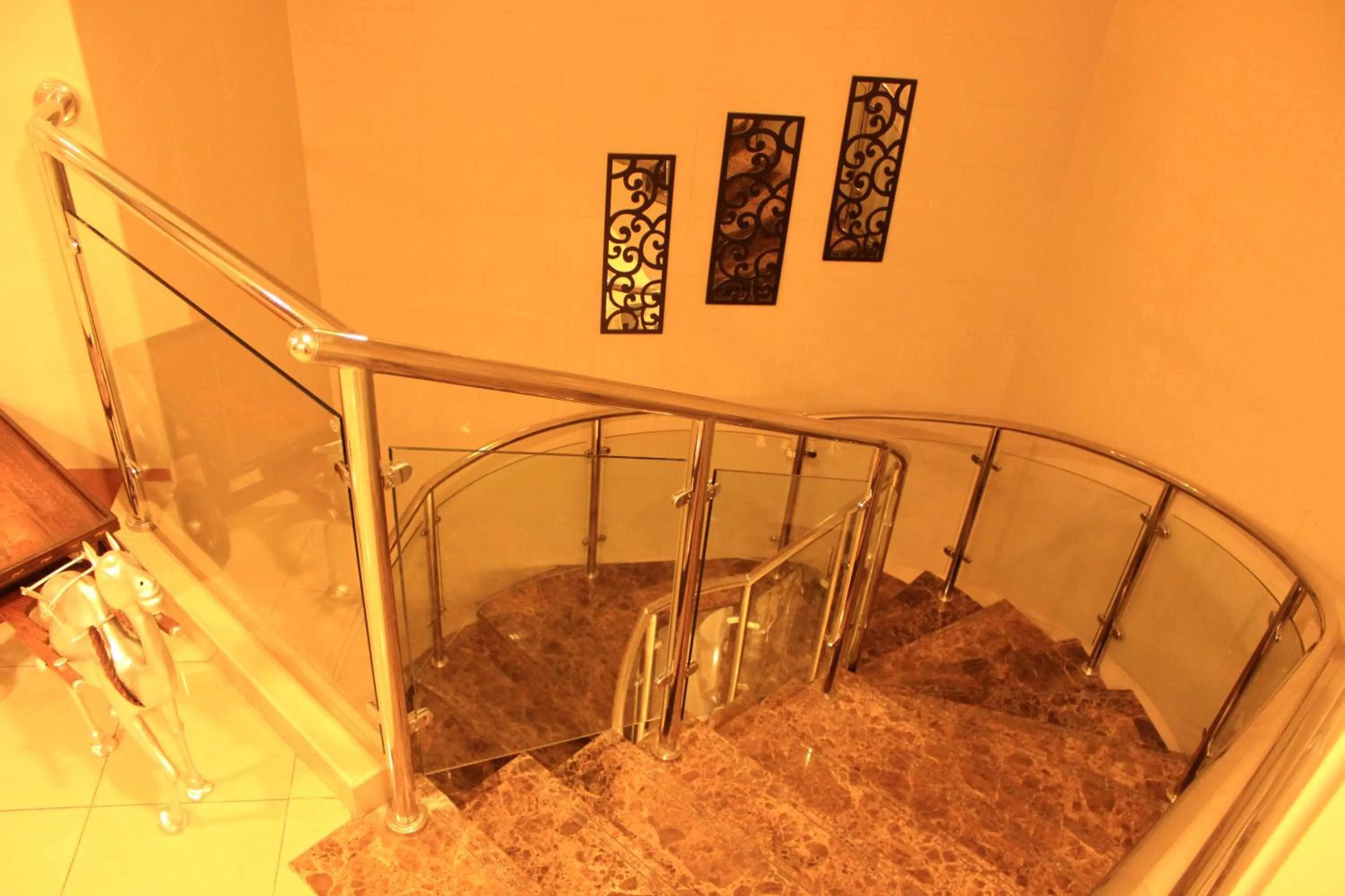 Area and facilities in Montreal Naif Hotel