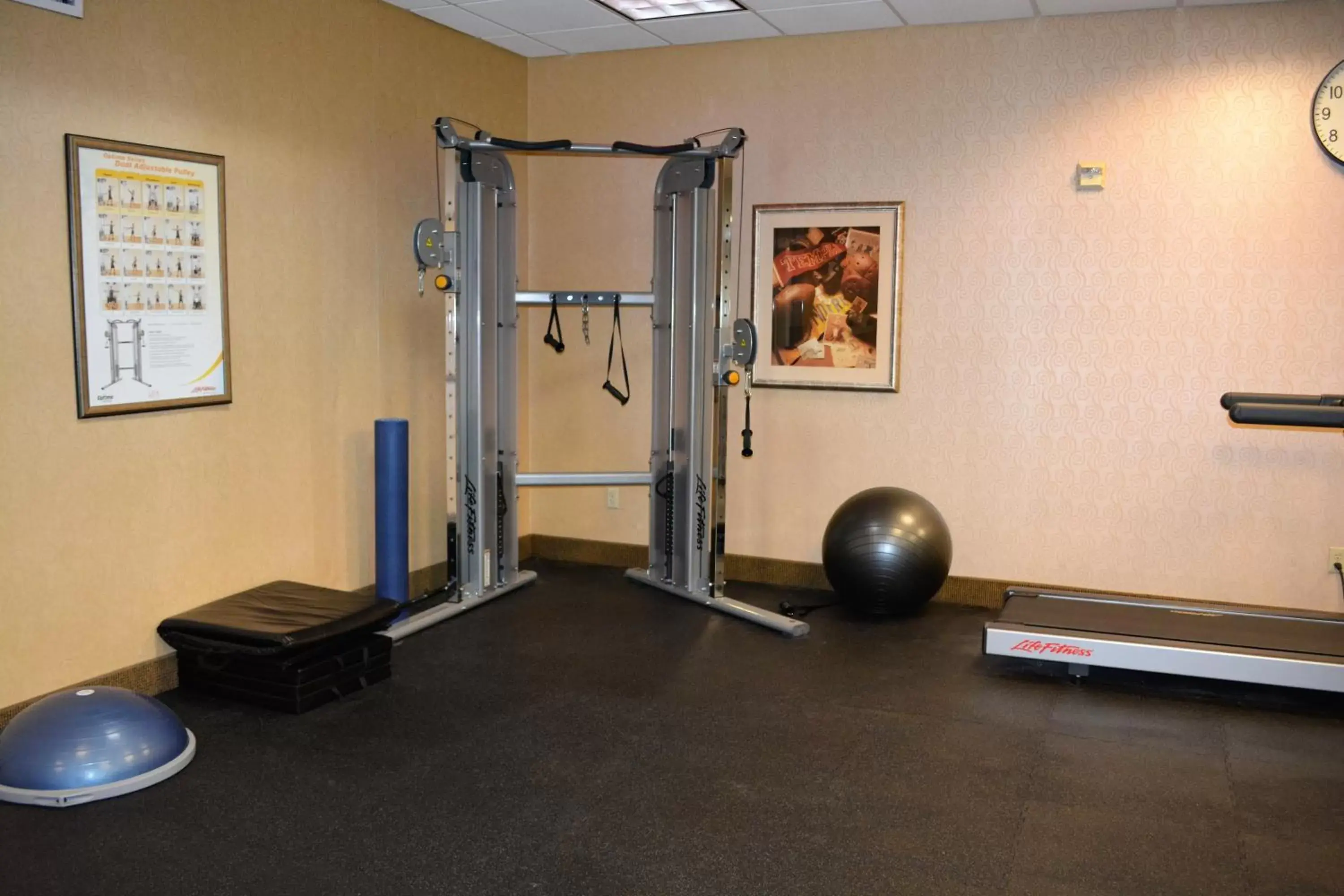 Fitness centre/facilities in Holiday Inn Hazlet by IHG Fitness centre/facilities in Holiday Inn Hazlet by IHG